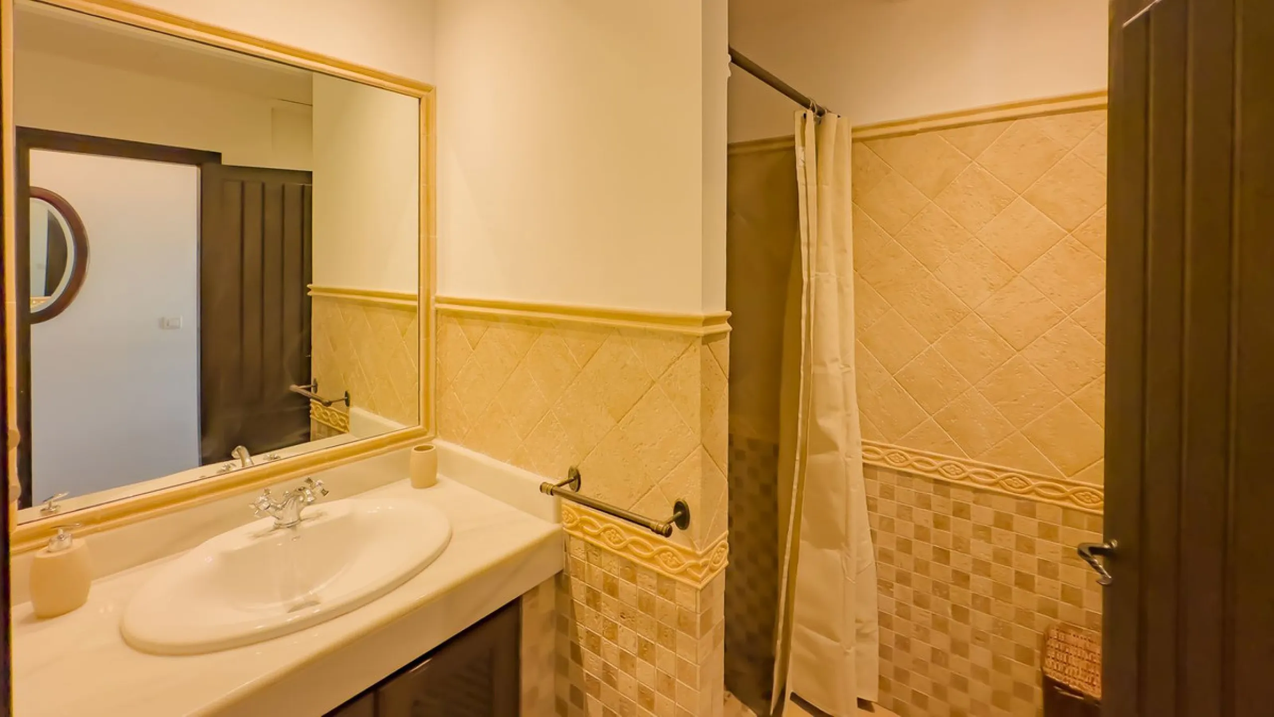 House - Finca - Cortijo в продаже в Málaga, Málaga. В доме 6 спален и 6 ванных комнат. Площадь дома 524 м². Площадь участка 106000 м²