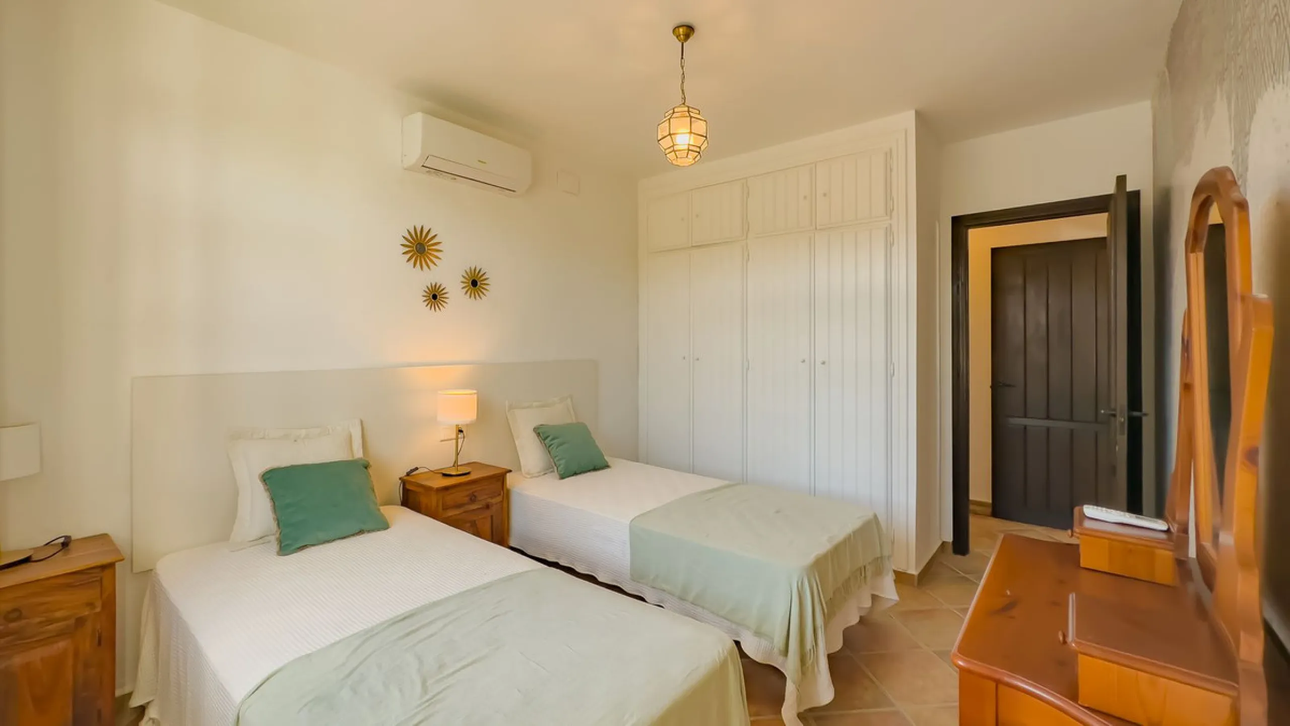 House - Finca - Cortijo в продаже в Málaga, Málaga. В доме 6 спален и 6 ванных комнат. Площадь дома 524 м². Площадь участка 106000 м²