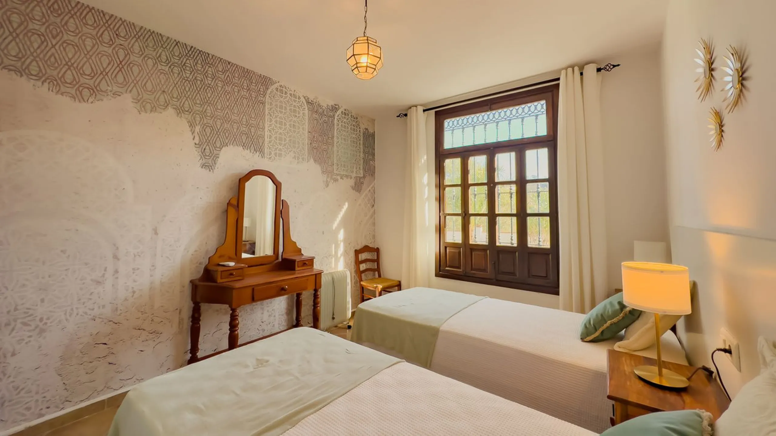 House - Finca - Cortijo в продаже в Málaga, Málaga. В доме 6 спален и 6 ванных комнат. Площадь дома 524 м². Площадь участка 106000 м²