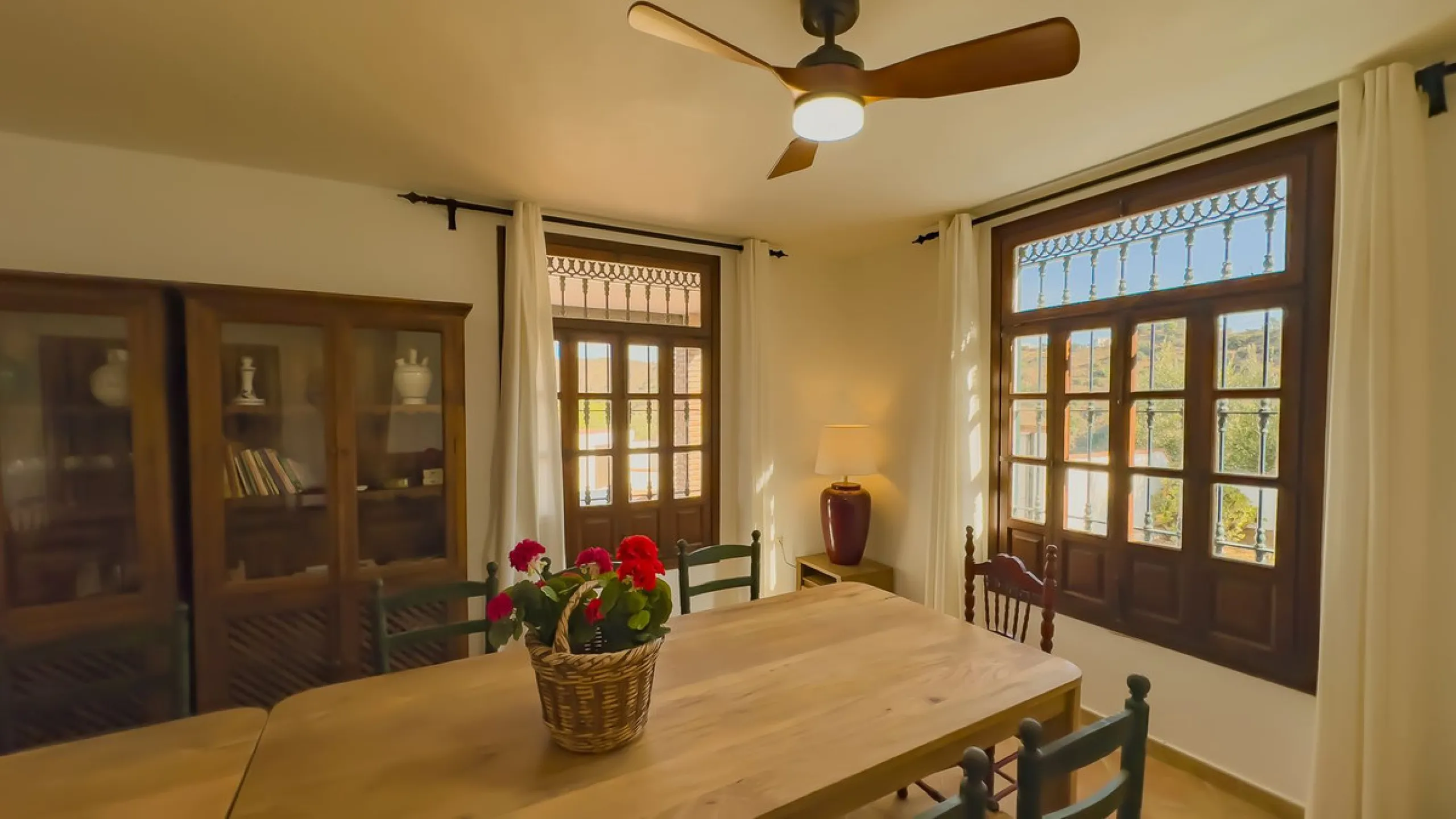 House - Finca - Cortijo в продаже в Málaga, Málaga. В доме 6 спален и 6 ванных комнат. Площадь дома 524 м². Площадь участка 106000 м²