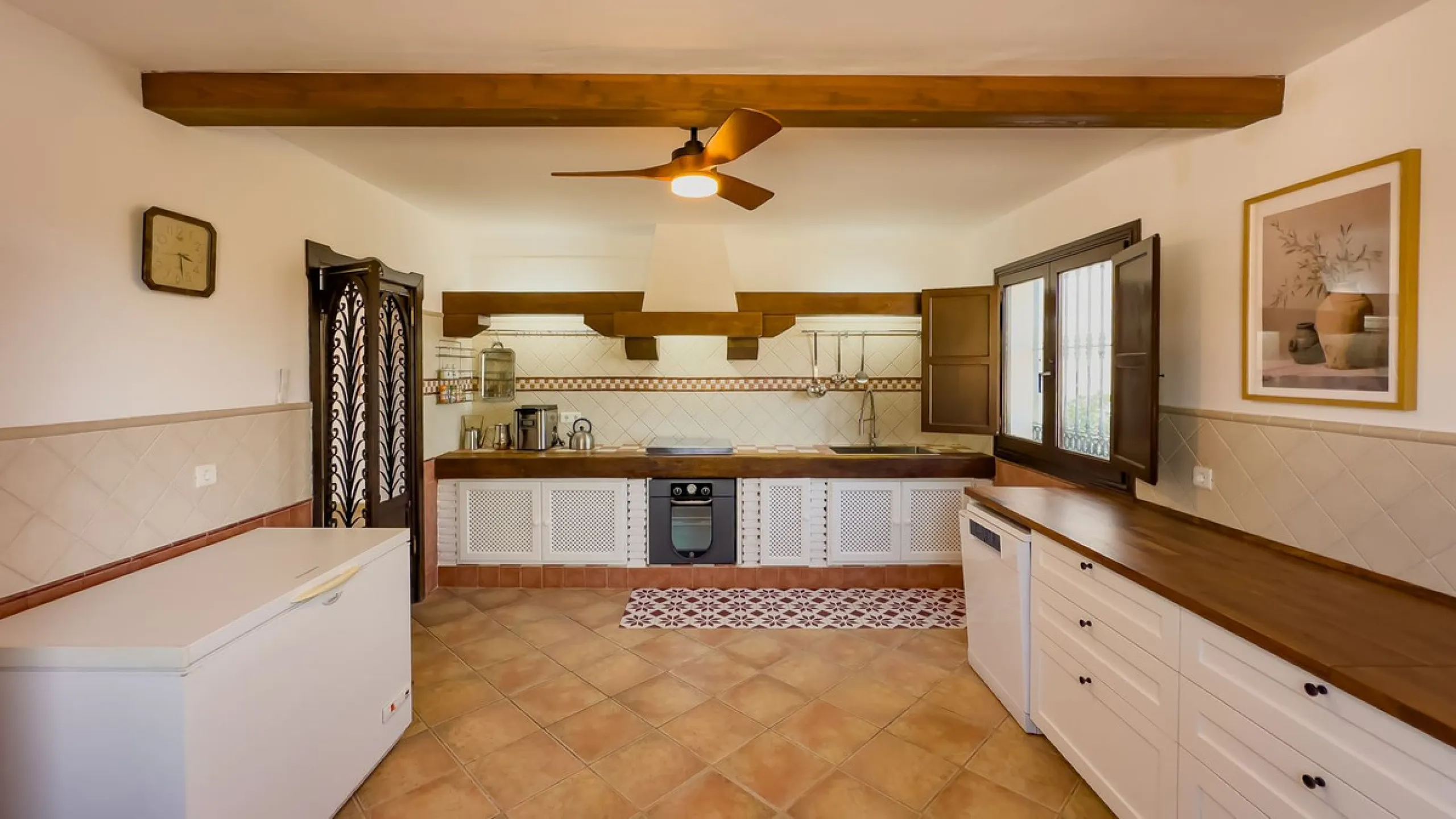 House - Finca - Cortijo в продаже в Málaga, Málaga. В доме 6 спален и 6 ванных комнат. Площадь дома 524 м². Площадь участка 106000 м²