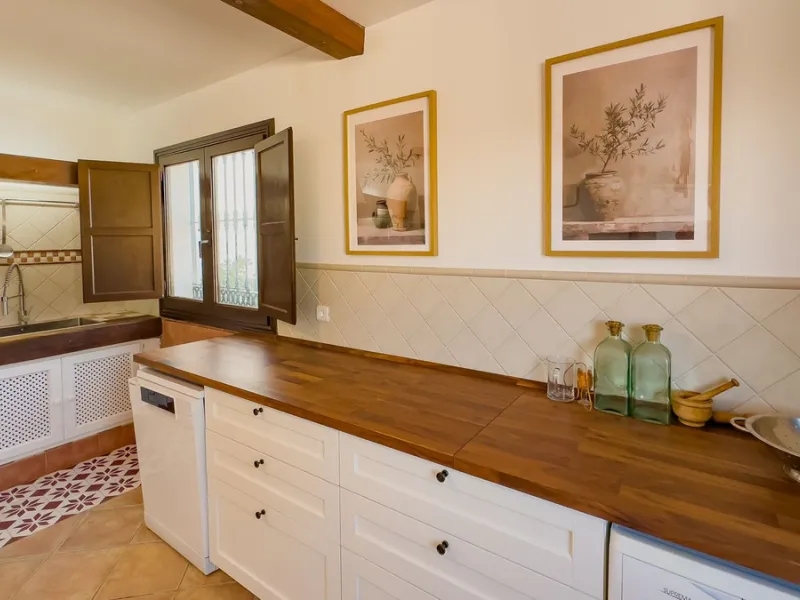 House - Finca - Cortijo в продаже в Málaga, Málaga. В доме 6 спален и 6 ванных комнат. Площадь дома 524 м². Площадь участка 106000 м²
