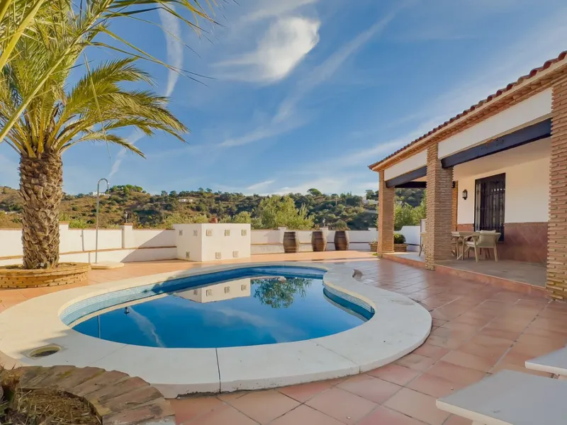 House - Finca - Cortijo в продаже в Málaga, Málaga. В доме 6 спален и 6 ванных комнат. Площадь дома 524 м². Площадь участка 106000 м²