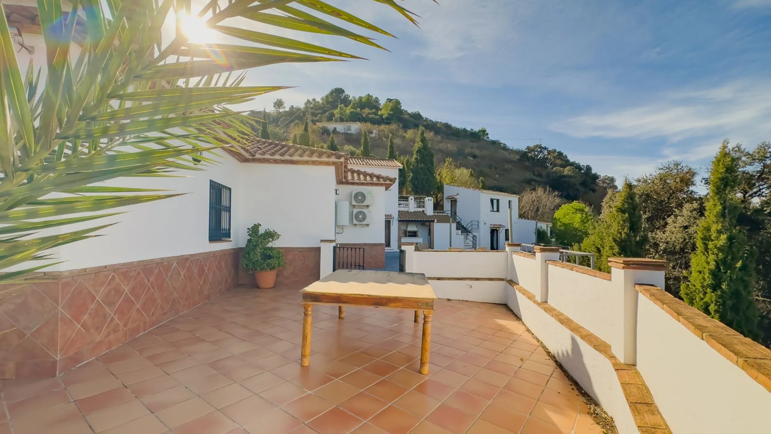 House - Finca - Cortijo в продаже в Málaga, Málaga. В доме 6 спален и 6 ванных комнат. Площадь дома 524 м². Площадь участка 106000 м²