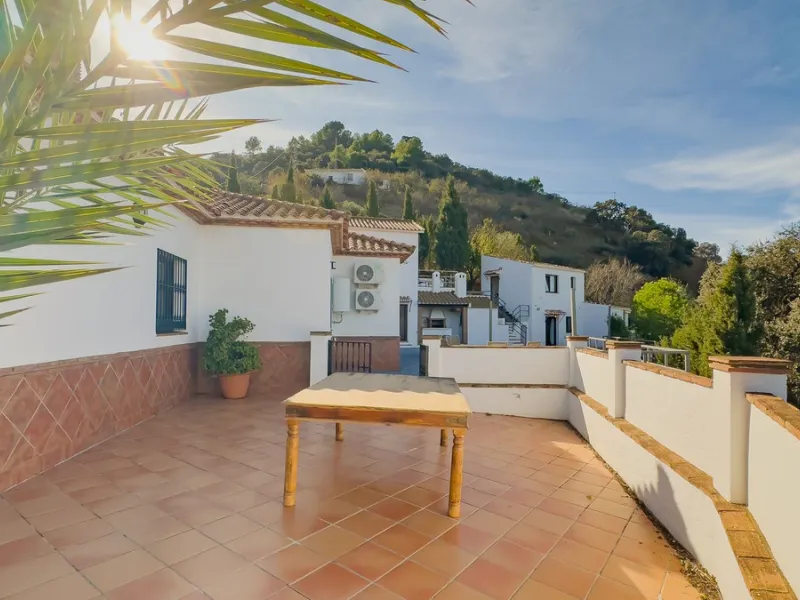 House - Finca - Cortijo в продаже в Málaga, Málaga. В доме 6 спален и 6 ванных комнат. Площадь дома 524 м². Площадь участка 106000 м²