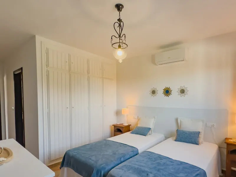 House - Finca - Cortijo в продаже в Málaga, Málaga. В доме 6 спален и 6 ванных комнат. Площадь дома 524 м². Площадь участка 106000 м²