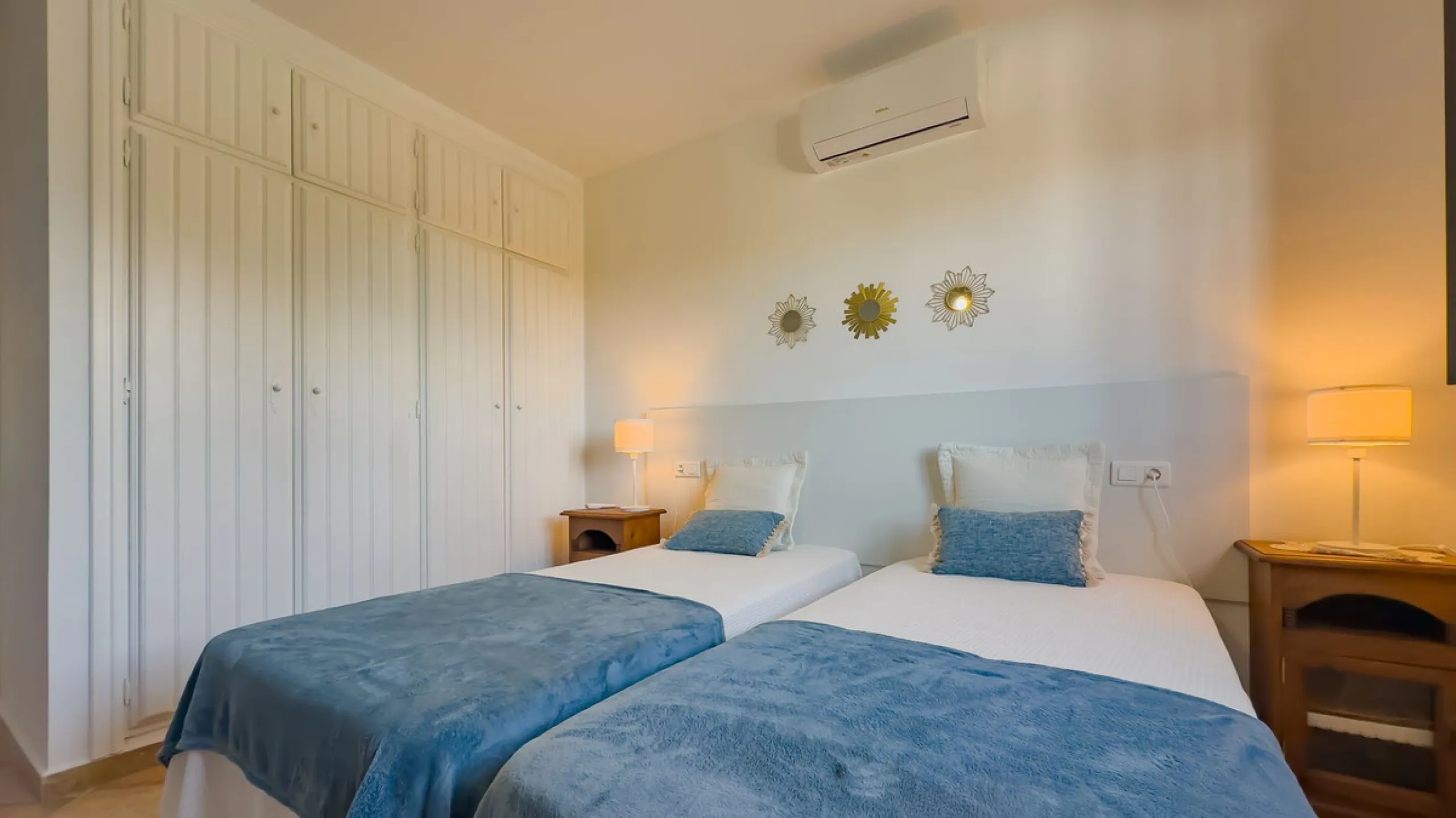 House - Finca - Cortijo в продаже в Málaga, Málaga. В доме 6 спален и 6 ванных комнат. Площадь дома 524 м². Площадь участка 106000 м²