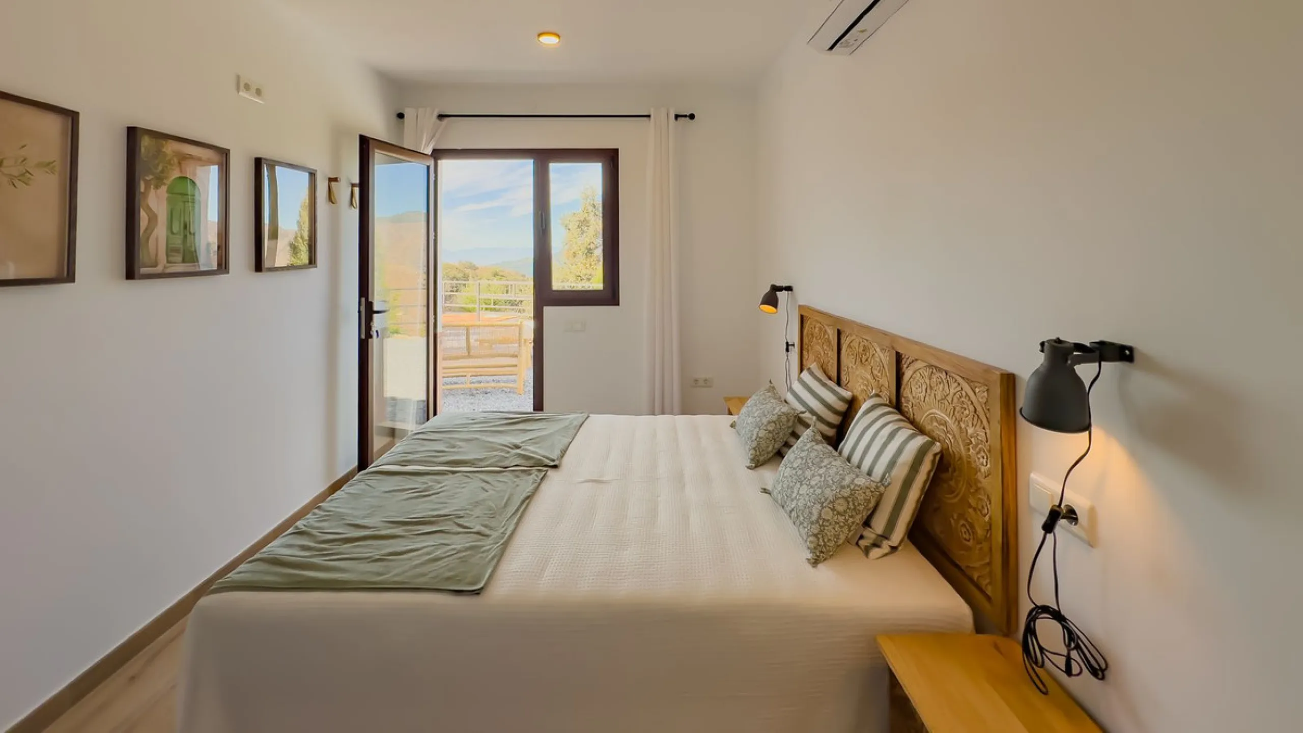 House - Finca - Cortijo в продаже в Málaga, Málaga. В доме 6 спален и 6 ванных комнат. Площадь дома 524 м². Площадь участка 106000 м²