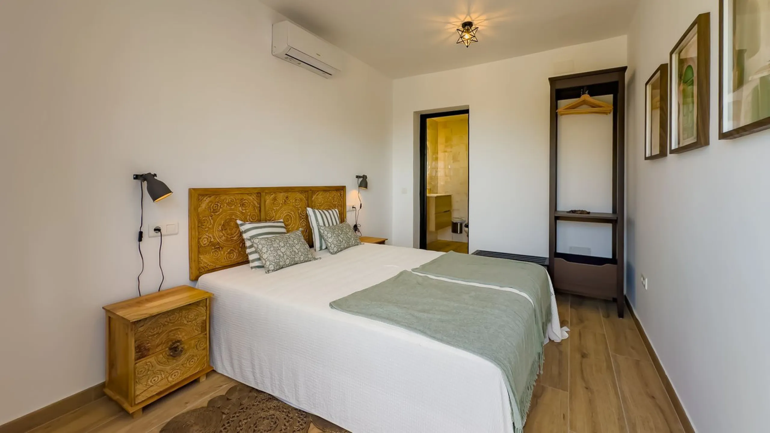House - Finca - Cortijo в продаже в Málaga, Málaga. В доме 6 спален и 6 ванных комнат. Площадь дома 524 м². Площадь участка 106000 м²