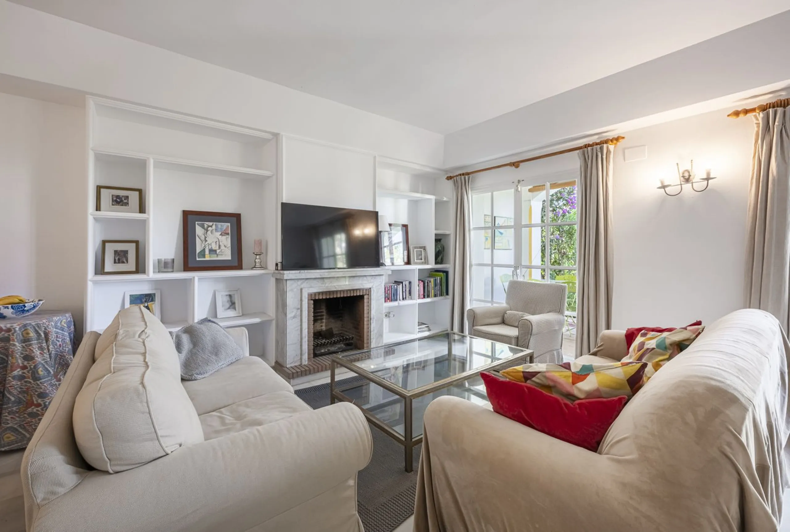 This stunning semi-detached villa is located in a traditional Andalusian development on the New Golden Mile. It is ideally located a short drive from Puerto Banús, with the beach just a short walk away.