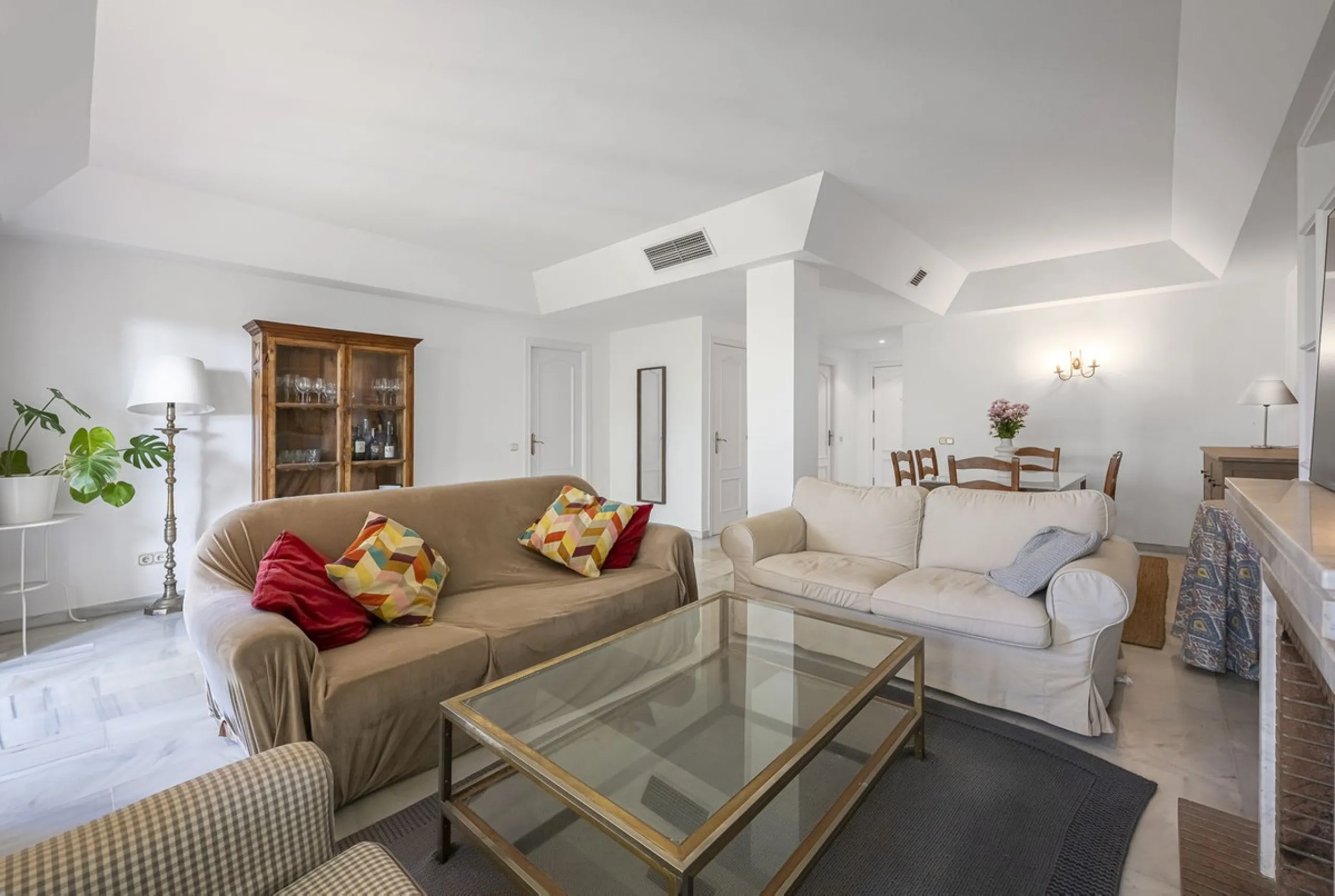 This stunning semi-detached villa is located in a traditional Andalusian development on the New Golden Mile. It is ideally located a short drive from Puerto Banús, with the beach just a short walk away.