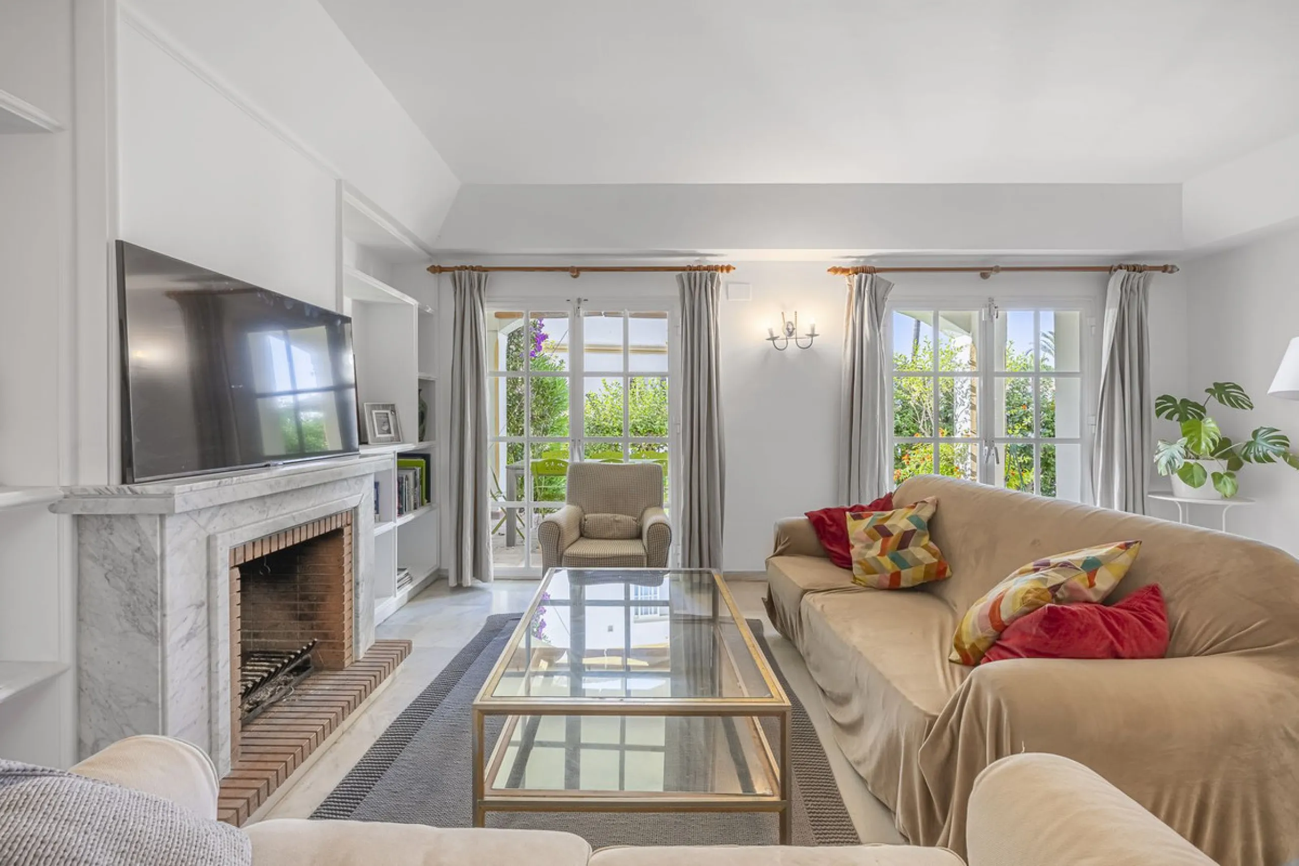 This stunning semi-detached villa is located in a traditional Andalusian development on the New Golden Mile. It is ideally located a short drive from Puerto Banús, with the beach just a short walk away.