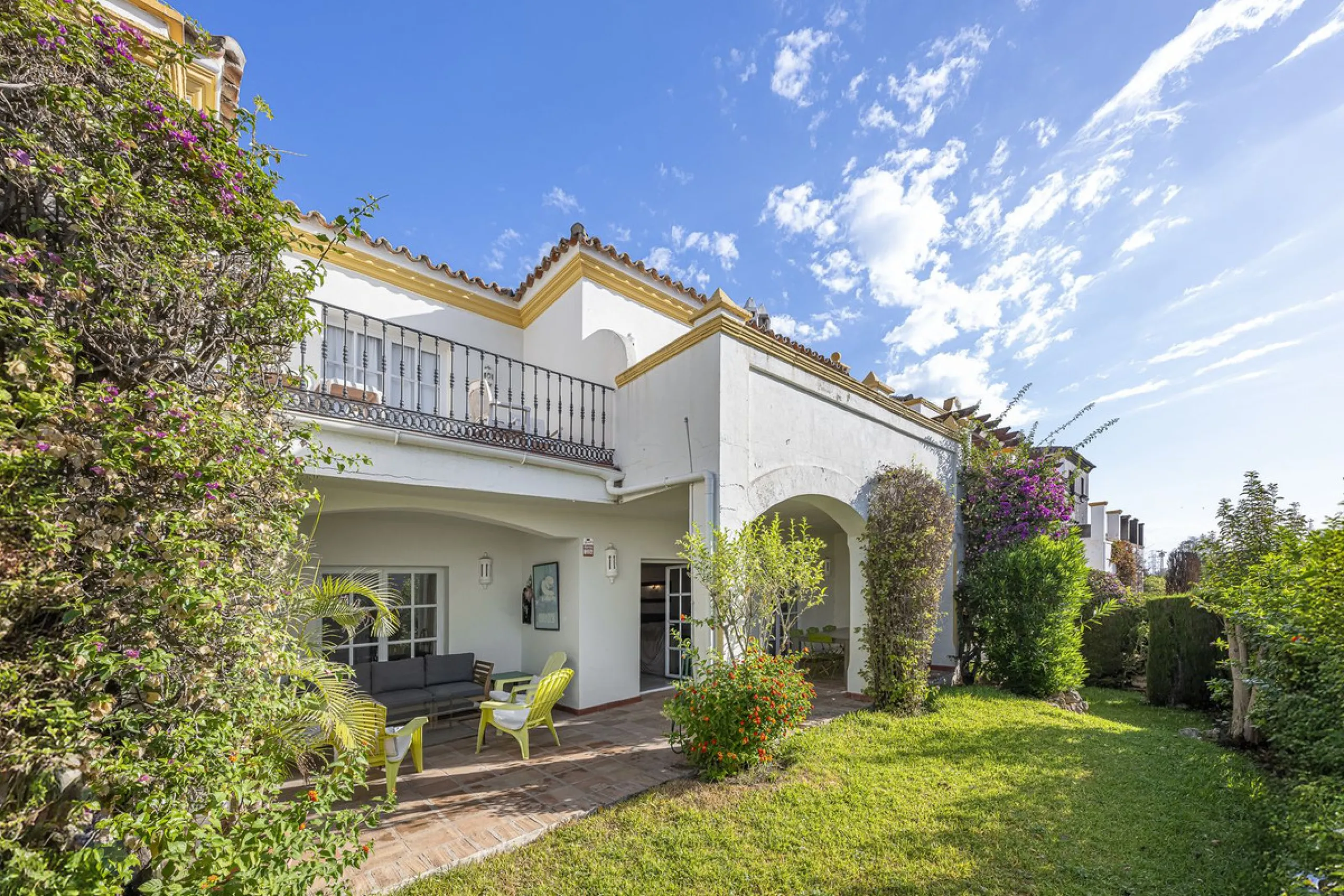 This stunning semi-detached villa is located in a traditional Andalusian development on the New Golden Mile. It is ideally located a short drive from Puerto Banús, with the beach just a short walk away.