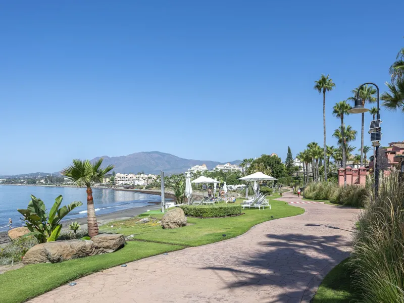 This stunning semi-detached villa is located in a traditional Andalusian development on the New Golden Mile. It is ideally located a short drive from Puerto Banús, with the beach just a short walk away.