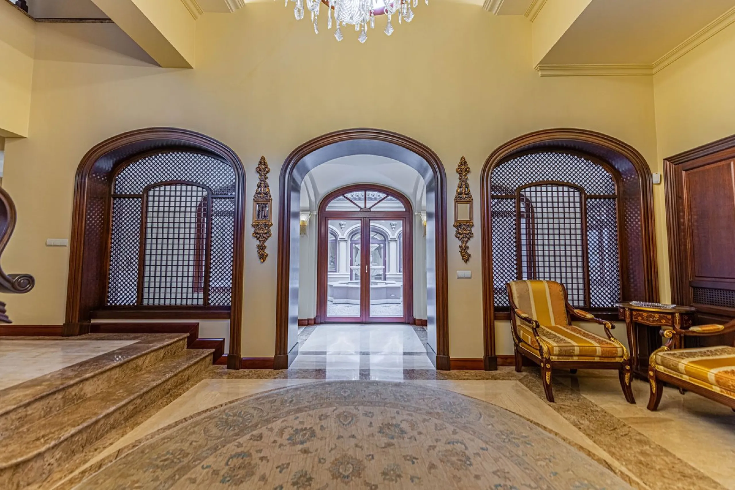 Luxury andalusian style villa that resides magnificently in one of the most prestigious and sought-after urbanizations in Marbella, Guadalmina Baja, only 100 meters from the beach and 5 minutes from Puerto Banus. The highest quality materials have been us
