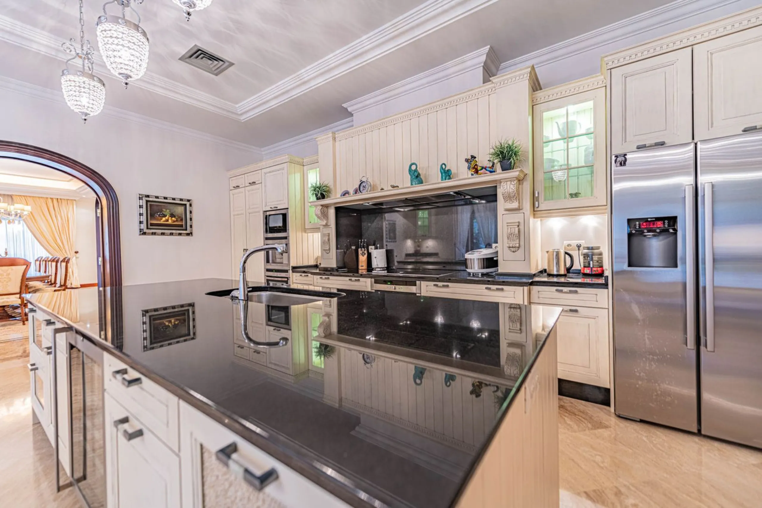 Luxury andalusian style villa that resides magnificently in one of the most prestigious and sought-after urbanizations in Marbella, Guadalmina Baja, only 100 meters from the beach and 5 minutes from Puerto Banus. The highest quality materials have been us