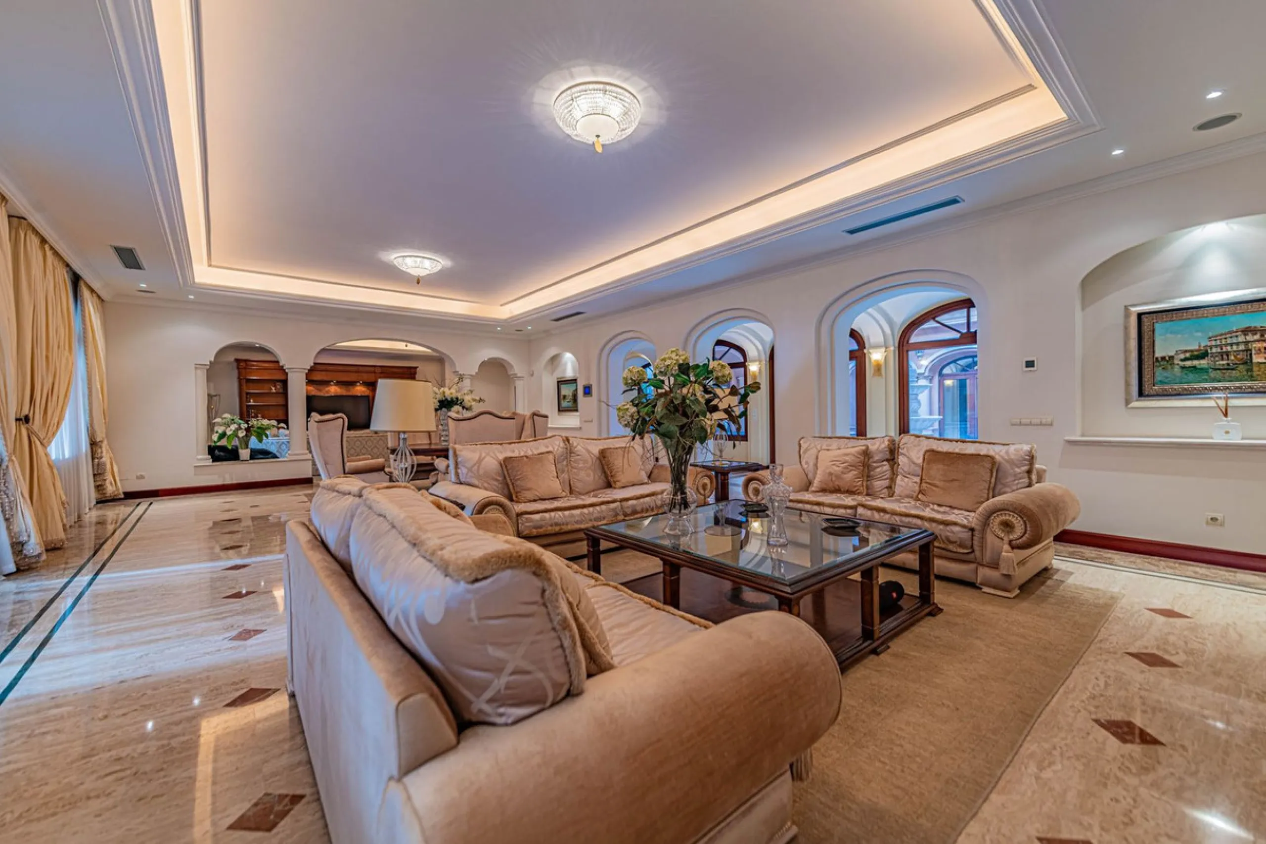 Luxury andalusian style villa that resides magnificently in one of the most prestigious and sought-after urbanizations in Marbella, Guadalmina Baja, only 100 meters from the beach and 5 minutes from Puerto Banus. The highest quality materials have been us