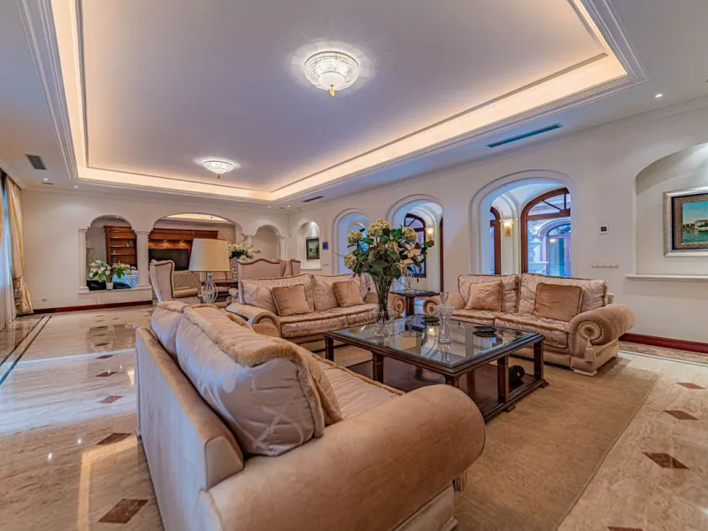Luxury andalusian style villa that resides magnificently in one of the most prestigious and sought-after urbanizations in Marbella, Guadalmina Baja, only 100 meters from the beach and 5 minutes from Puerto Banus. The highest quality materials have been us
