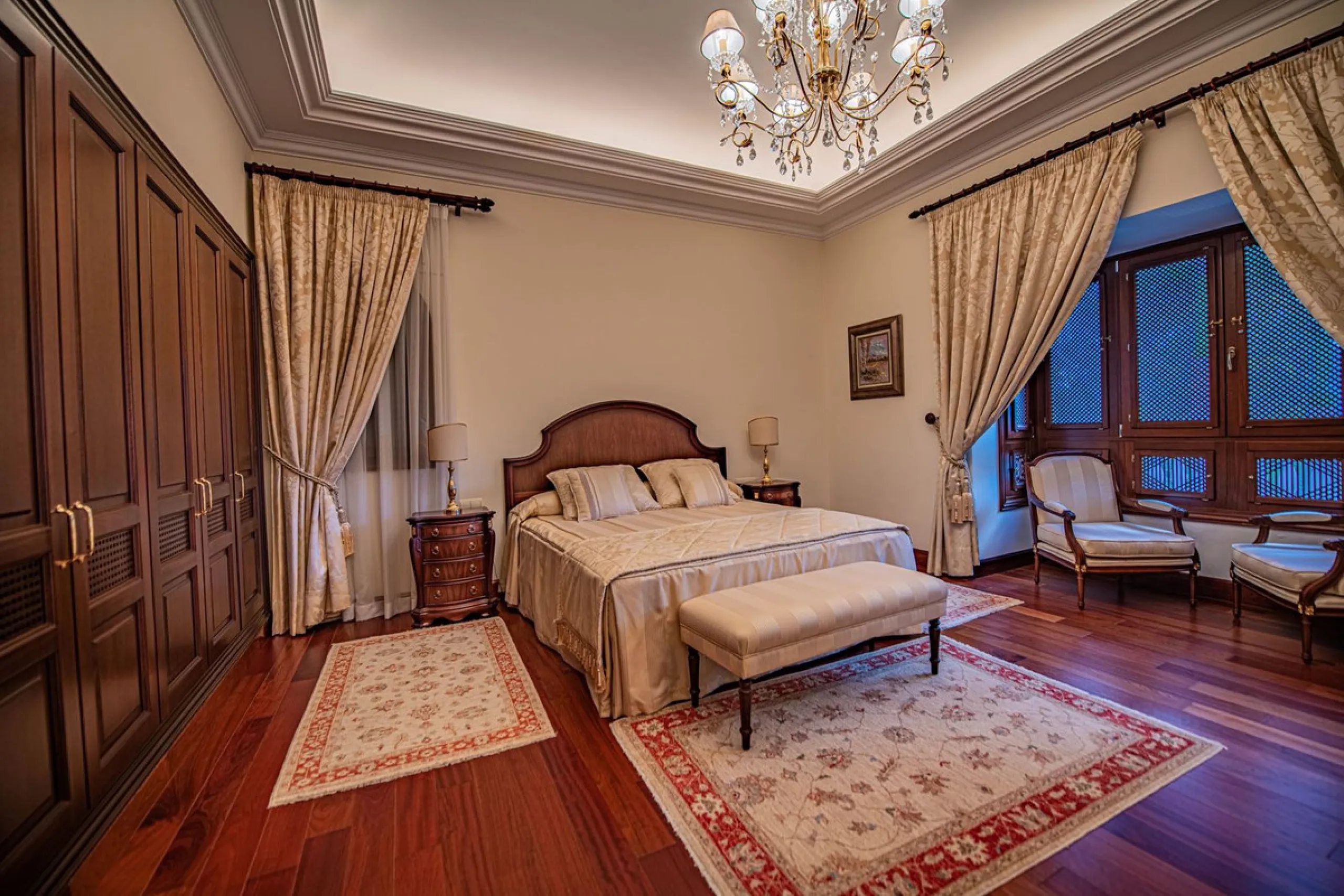 Luxury andalusian style villa that resides magnificently in one of the most prestigious and sought-after urbanizations in Marbella, Guadalmina Baja, only 100 meters from the beach and 5 minutes from Puerto Banus. The highest quality materials have been us