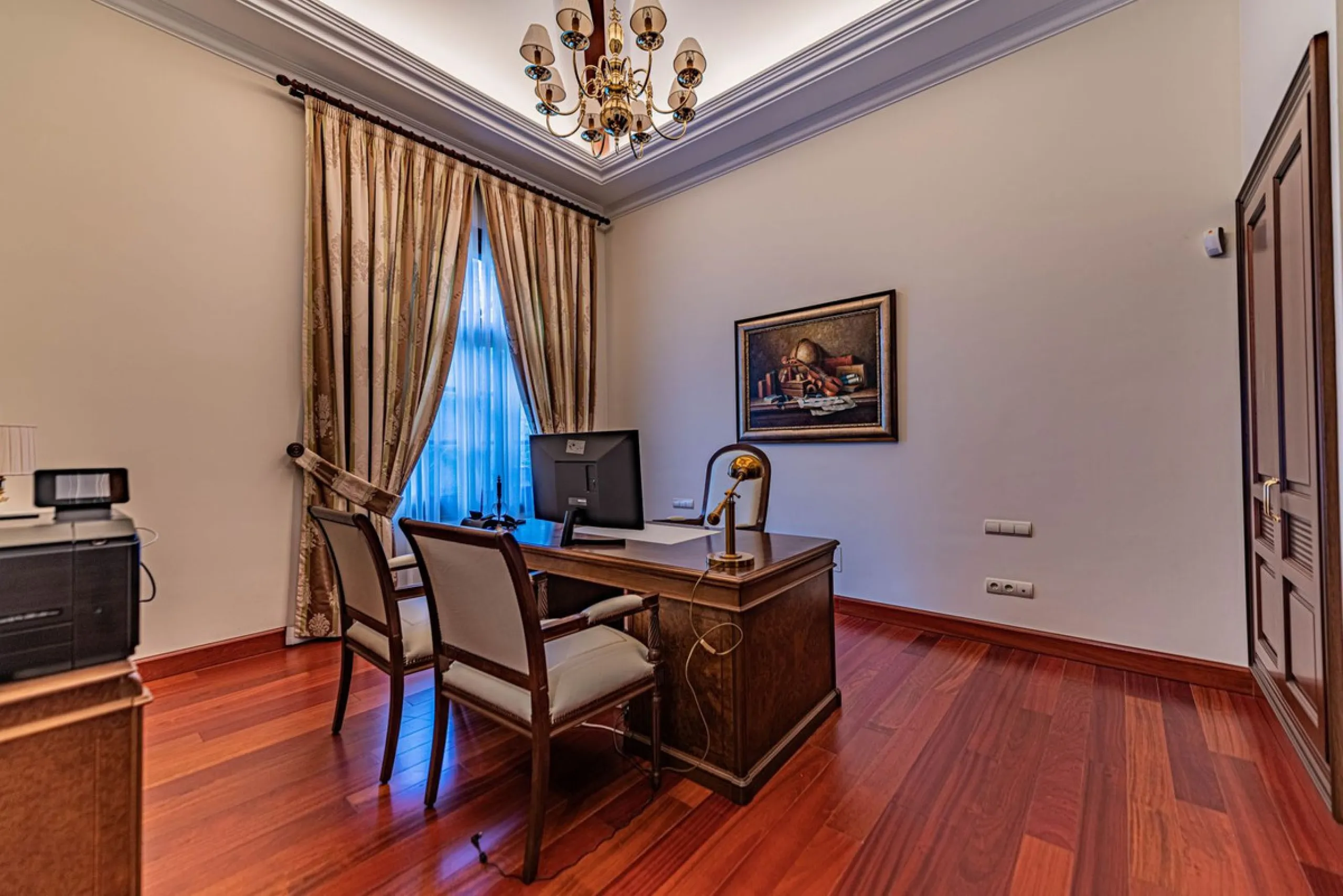 Luxury andalusian style villa that resides magnificently in one of the most prestigious and sought-after urbanizations in Marbella, Guadalmina Baja, only 100 meters from the beach and 5 minutes from Puerto Banus. The highest quality materials have been us