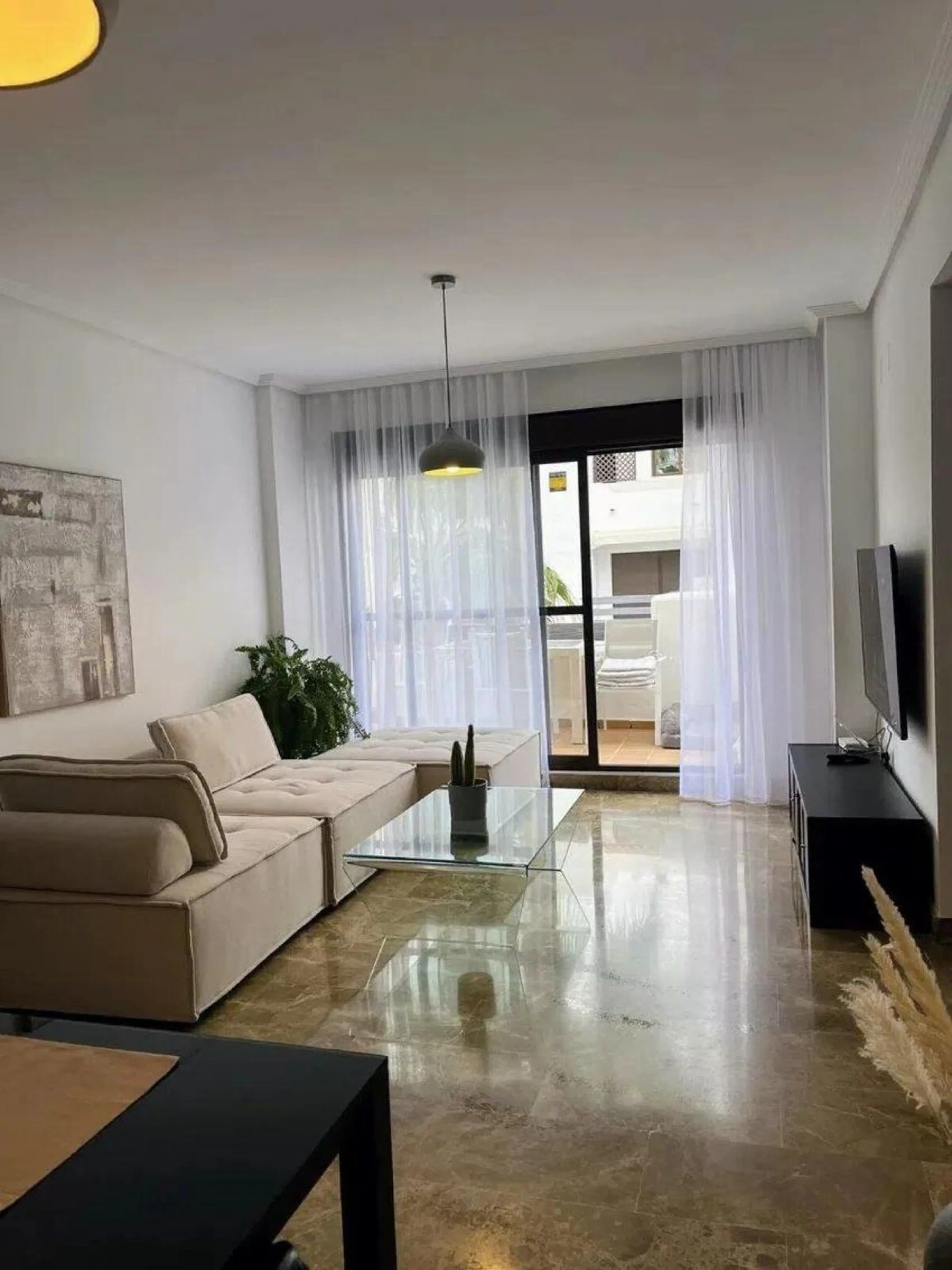 Apartment - Middle Floor Apartment в продаже в Estepona, Málaga. В доме 2 спален и 2 ванных комнат. Площадь дома 92 м²