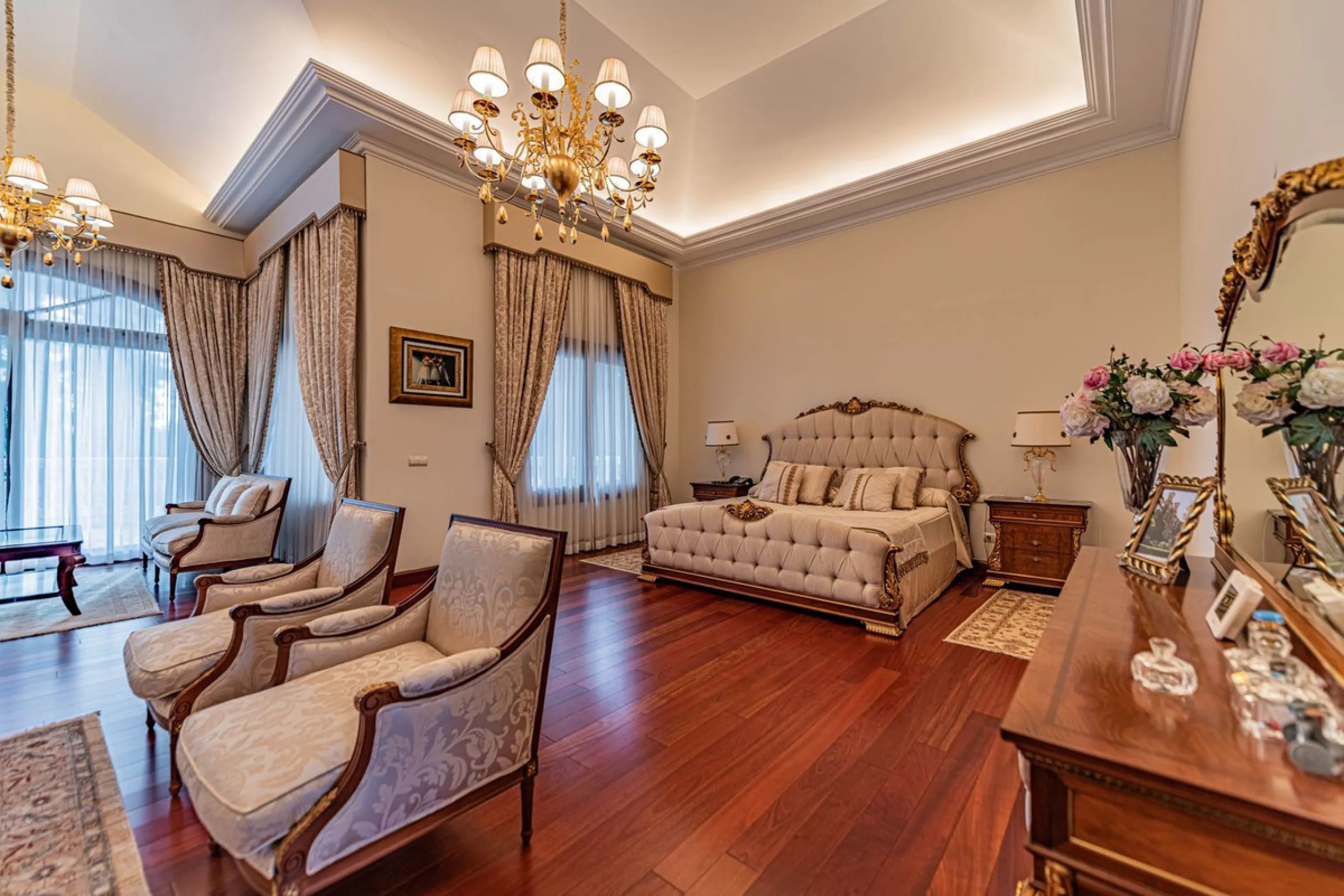 Luxury andalusian style villa that resides magnificently in one of the most prestigious and sought-after urbanizations in Marbella, Guadalmina Baja, only 100 meters from the beach and 5 minutes from Puerto Banus. The highest quality materials have been us