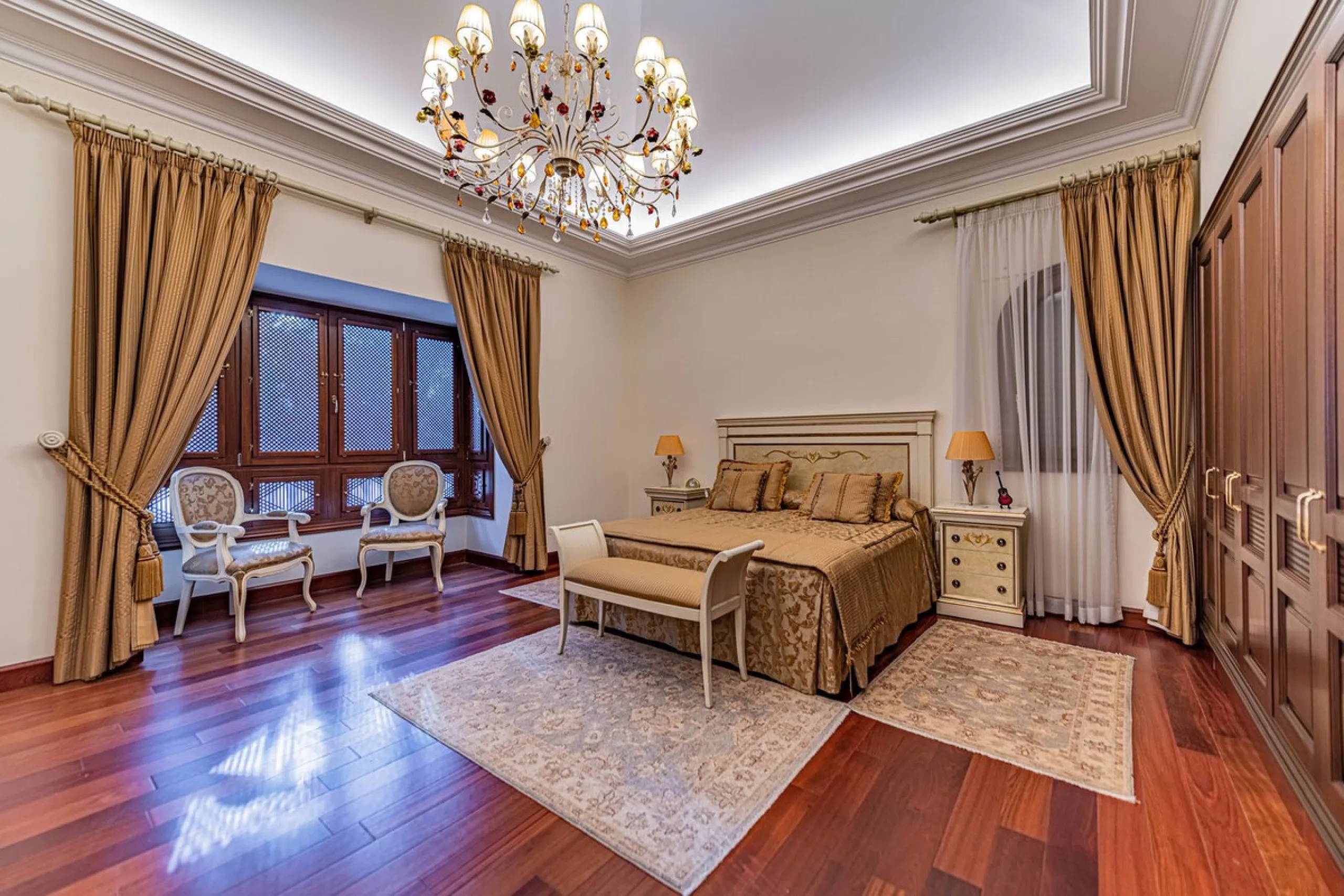 Luxury andalusian style villa that resides magnificently in one of the most prestigious and sought-after urbanizations in Marbella, Guadalmina Baja, only 100 meters from the beach and 5 minutes from Puerto Banus. The highest quality materials have been us