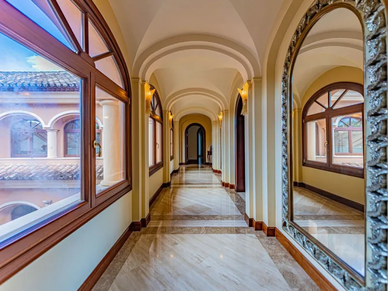 Luxury andalusian style villa that resides magnificently in one of the most prestigious and sought-after urbanizations in Marbella, Guadalmina Baja, only 100 meters from the beach and 5 minutes from Puerto Banus. The highest quality materials have been us