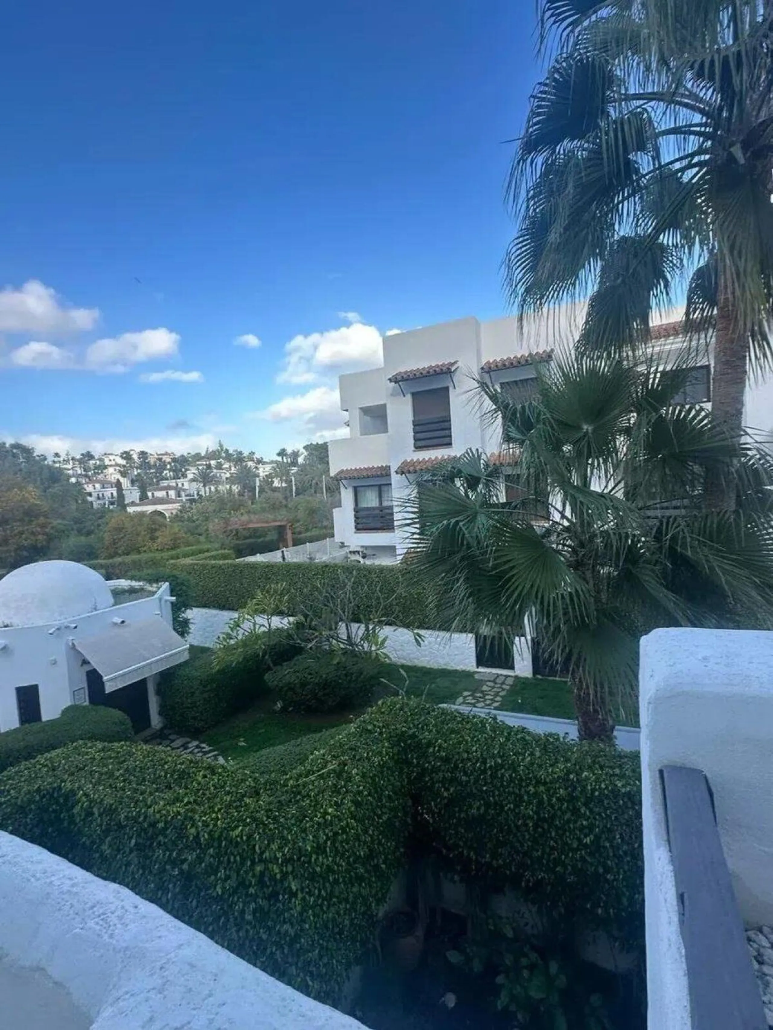 Apartment - Middle Floor Apartment в продаже в Estepona, Málaga. В доме 2 спален и 2 ванных комнат. Площадь дома 92 м²