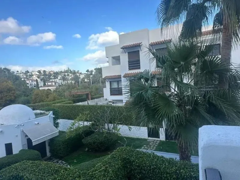 Apartment - Middle Floor Apartment в продаже в Estepona, Málaga. В доме 2 спален и 2 ванных комнат. Площадь дома 92 м²