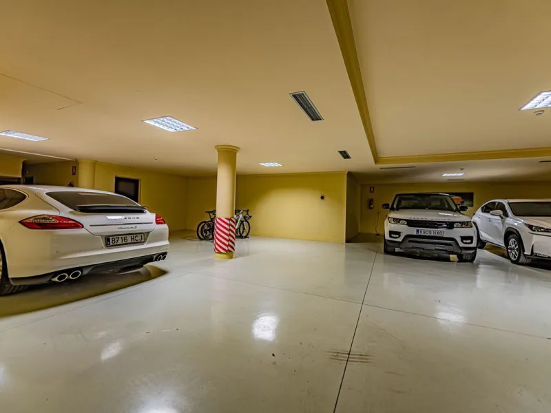 Luxury andalusian style villa that resides magnificently in one of the most prestigious and sought-after urbanizations in Marbella, Guadalmina Baja, only 100 meters from the beach and 5 minutes from Puerto Banus. The highest quality materials have been us