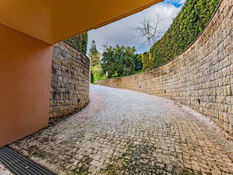 Luxury andalusian style villa that resides magnificently in one of the most prestigious and sought-after urbanizations in Marbella, Guadalmina Baja, only 100 meters from the beach and 5 minutes from Puerto Banus. The highest quality materials have been us