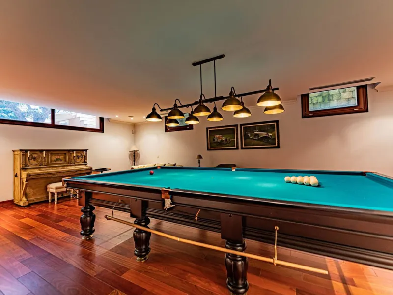 Luxury andalusian style villa that resides magnificently in one of the most prestigious and sought-after urbanizations in Marbella, Guadalmina Baja, only 100 meters from the beach and 5 minutes from Puerto Banus. The highest quality materials have been us