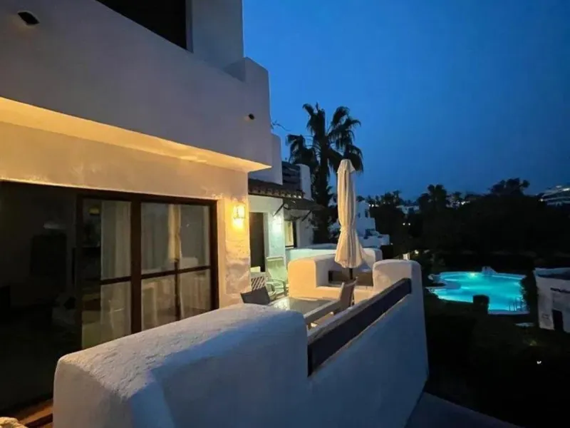 Apartment - Middle Floor Apartment в продаже в Estepona, Málaga. В доме 2 спален и 2 ванных комнат. Площадь дома 92 м²