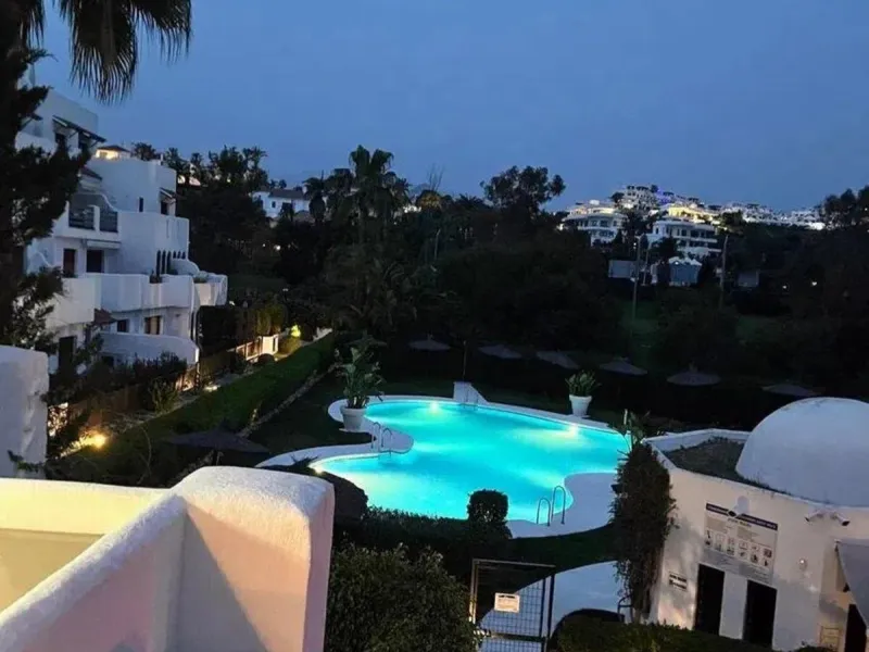 Apartment - Middle Floor Apartment в продаже в Estepona, Málaga. В доме 2 спален и 2 ванных комнат. Площадь дома 92 м²