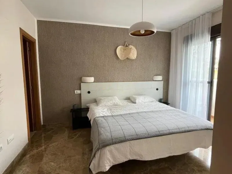Apartment - Middle Floor Apartment в продаже в Estepona, Málaga. В доме 2 спален и 2 ванных комнат. Площадь дома 92 м²