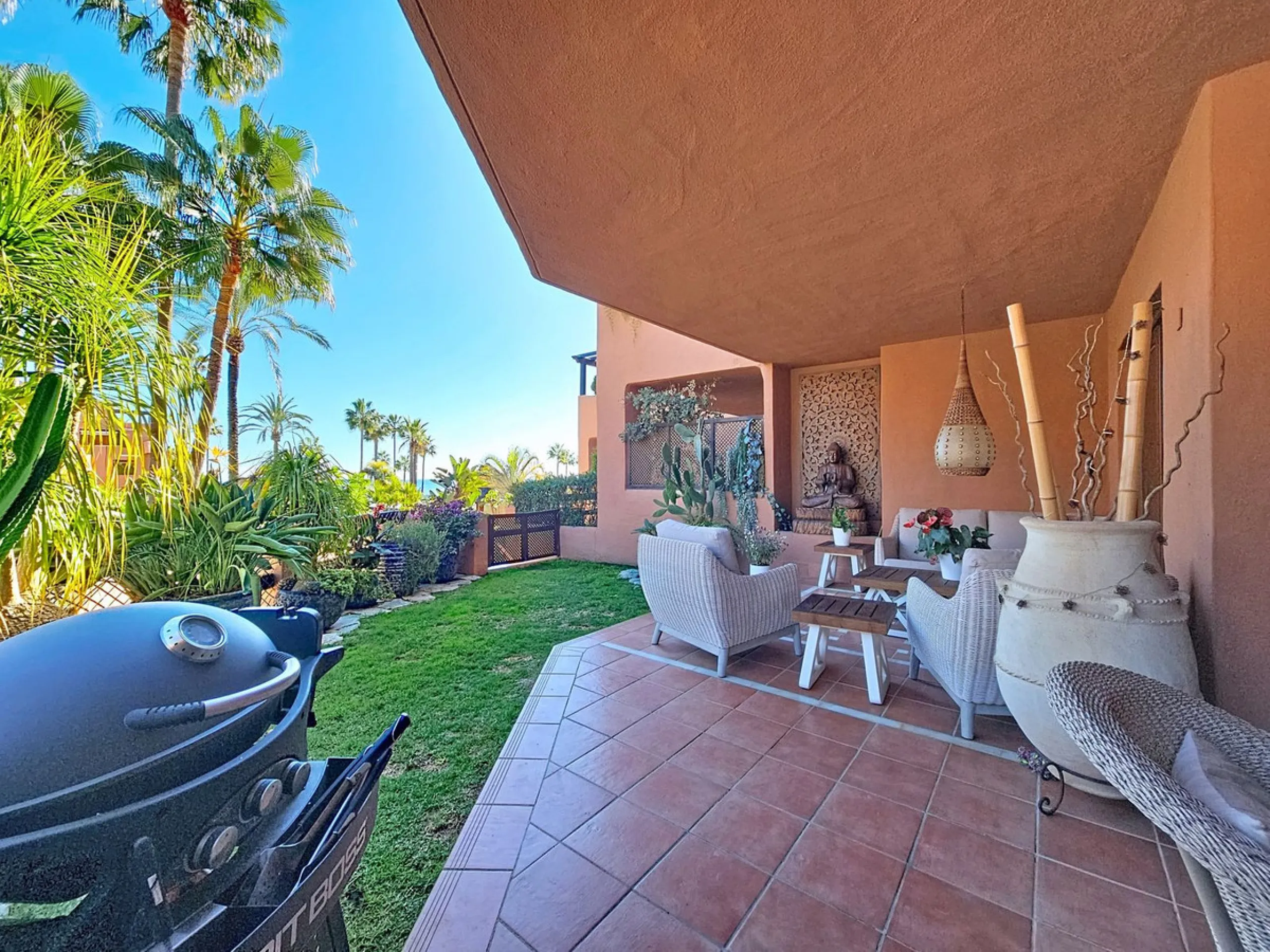 Fantastic Ground-Floor Apartment with Private Garden in Luxury Beachfront Complex.