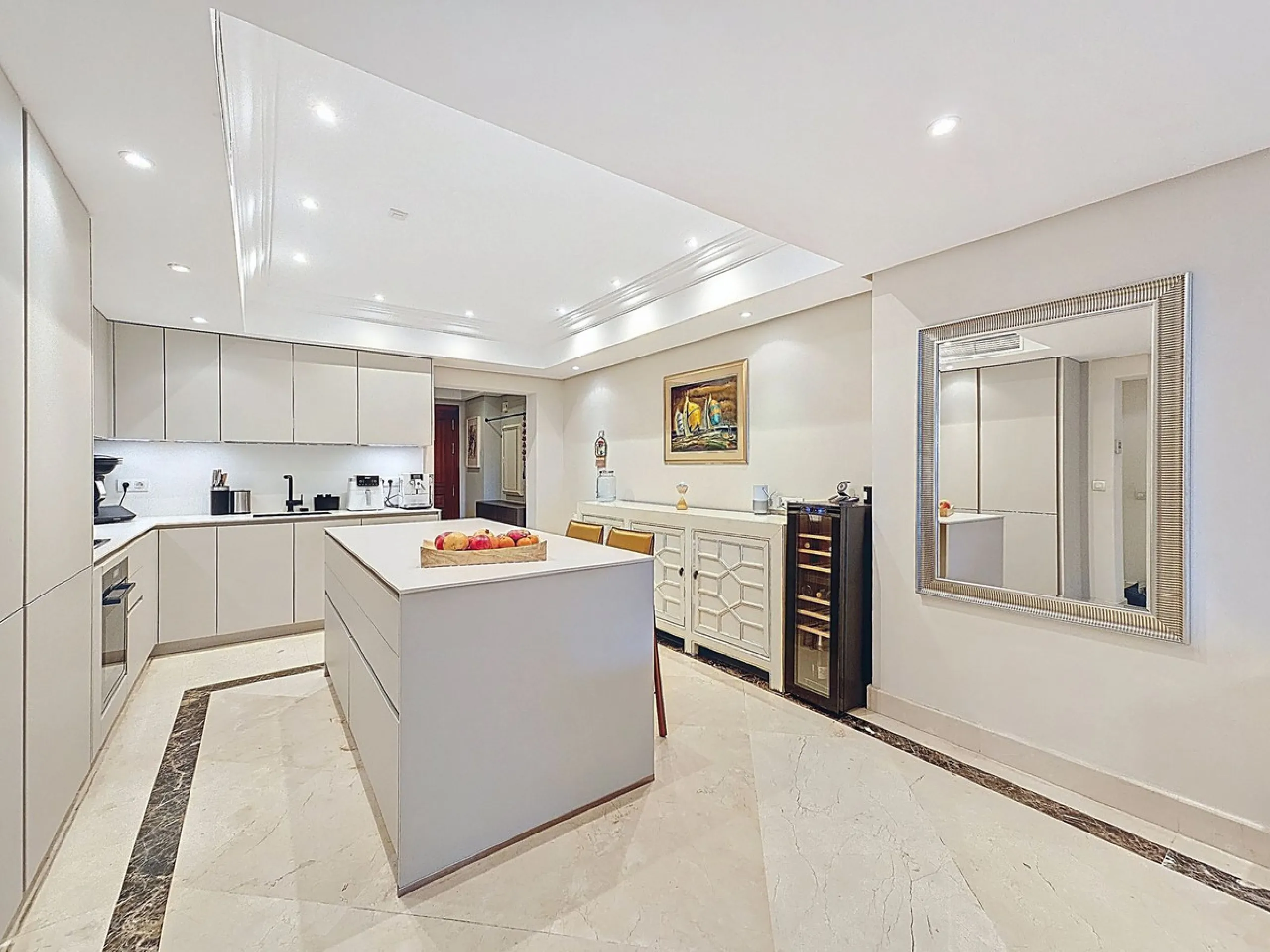 Fantastic Ground-Floor Apartment with Private Garden in Luxury Beachfront Complex.