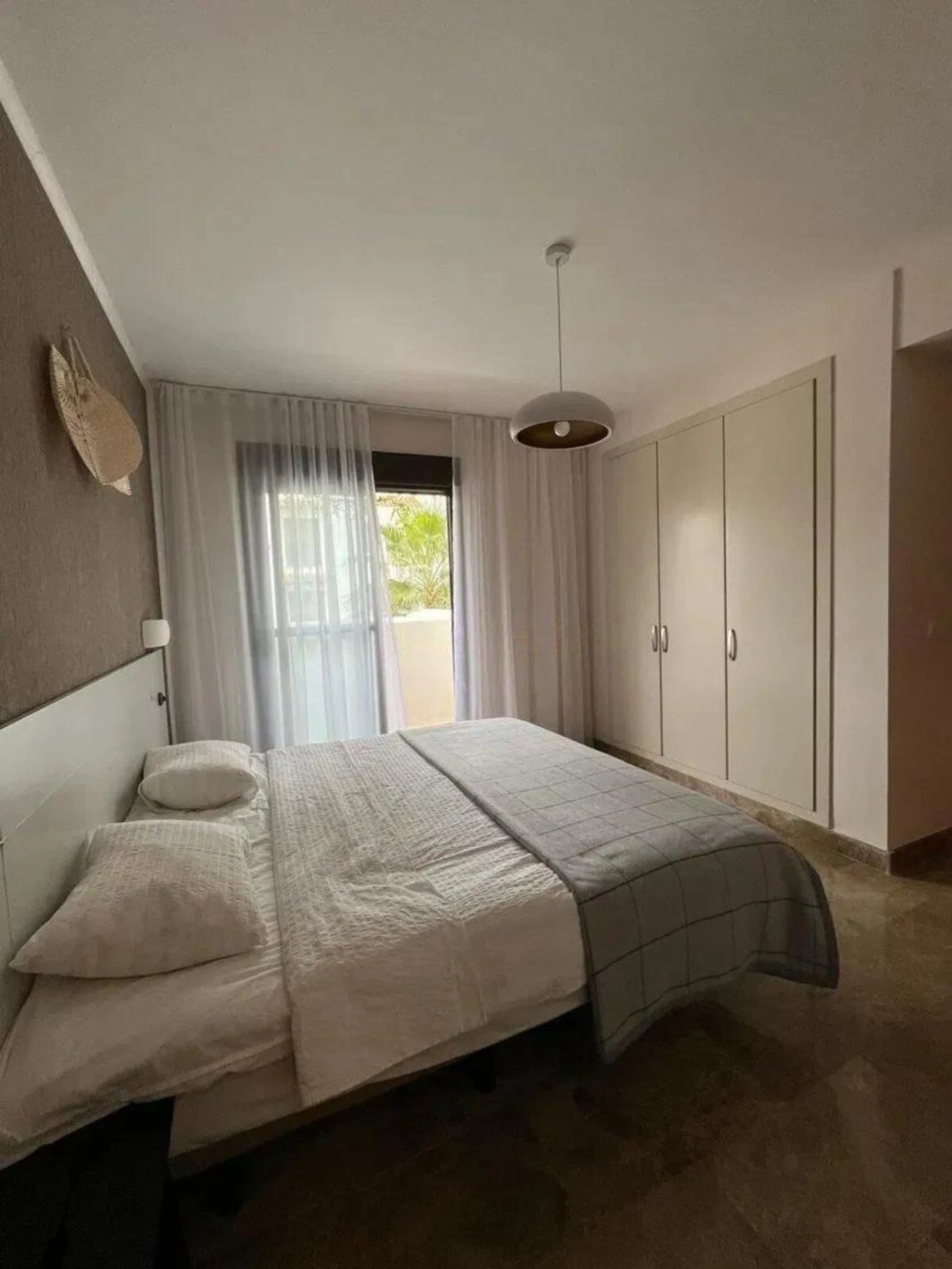 Apartment - Middle Floor Apartment в продаже в Estepona, Málaga. В доме 2 спален и 2 ванных комнат. Площадь дома 92 м²