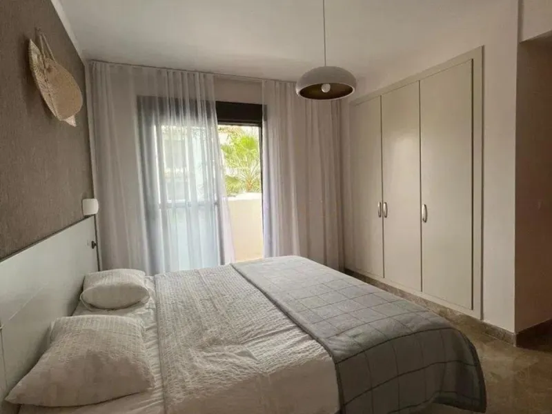 Apartment - Middle Floor Apartment в продаже в Estepona, Málaga. В доме 2 спален и 2 ванных комнат. Площадь дома 92 м²