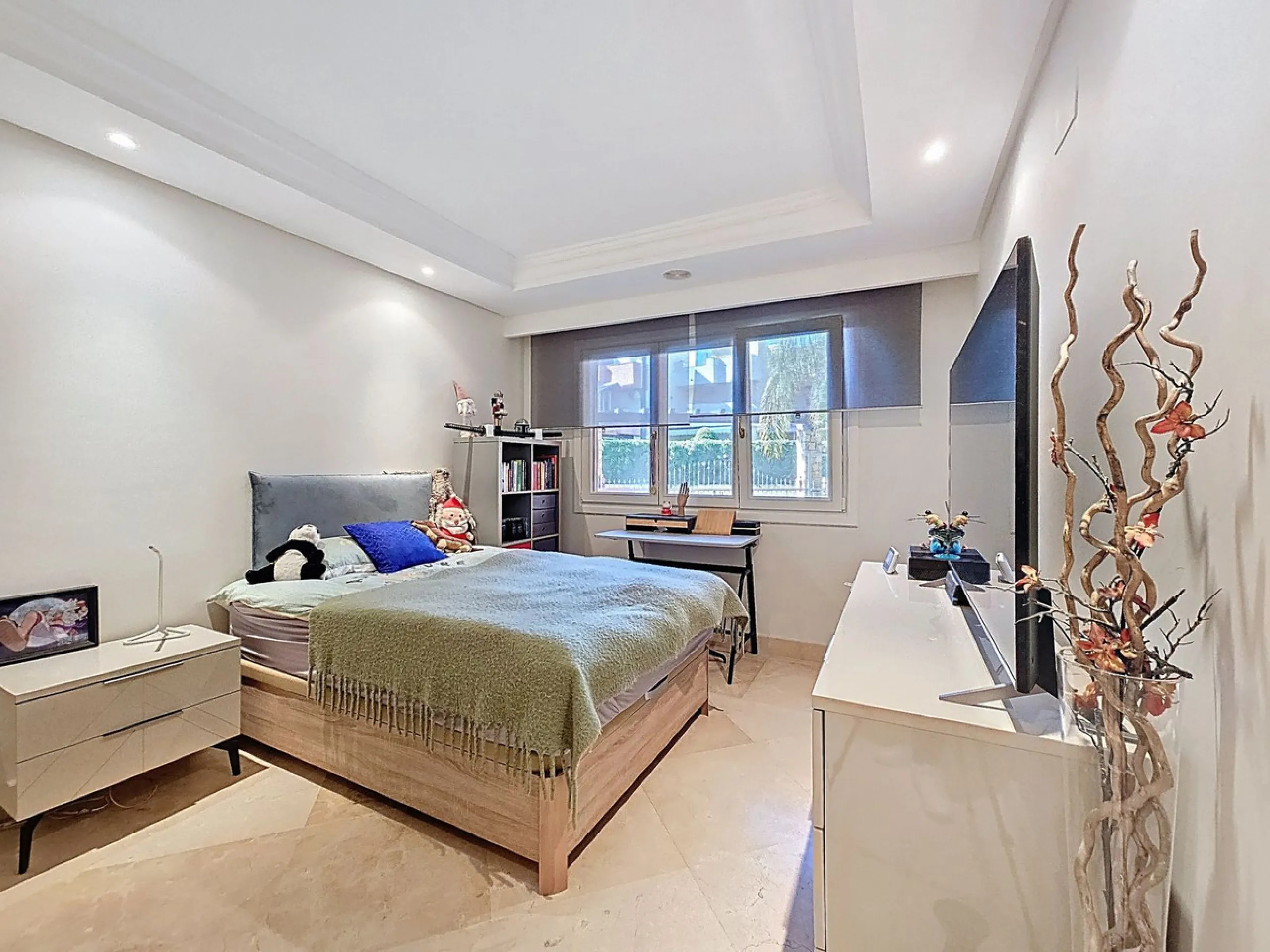 Fantastic Ground-Floor Apartment with Private Garden in Luxury Beachfront Complex.