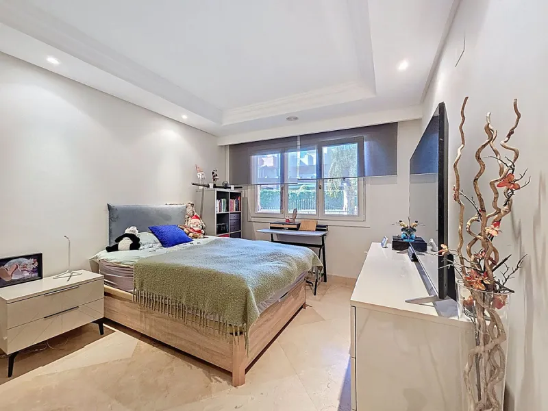 Fantastic Ground-Floor Apartment with Private Garden in Luxury Beachfront Complex.