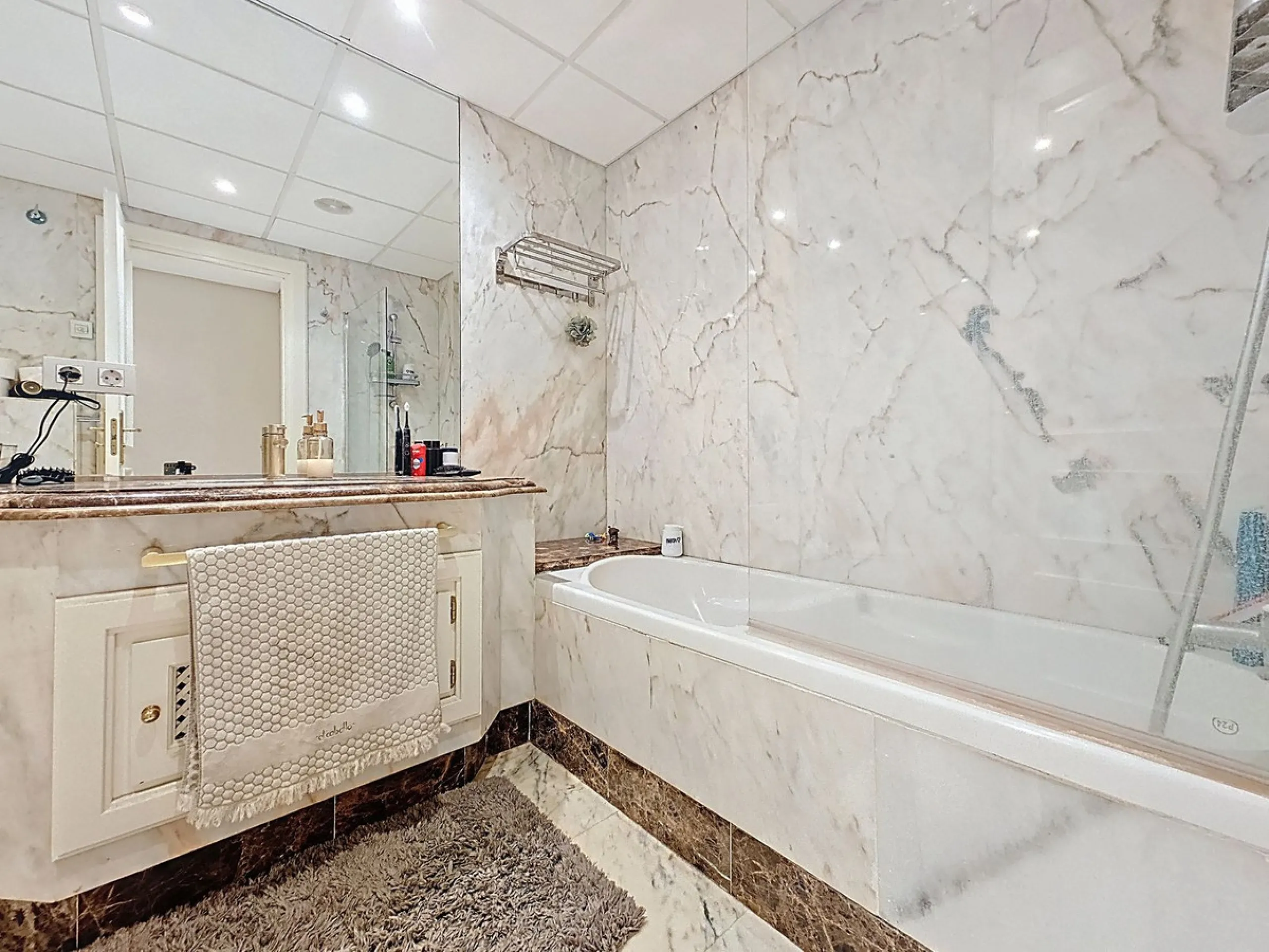 Fantastic Ground-Floor Apartment with Private Garden in Luxury Beachfront Complex.