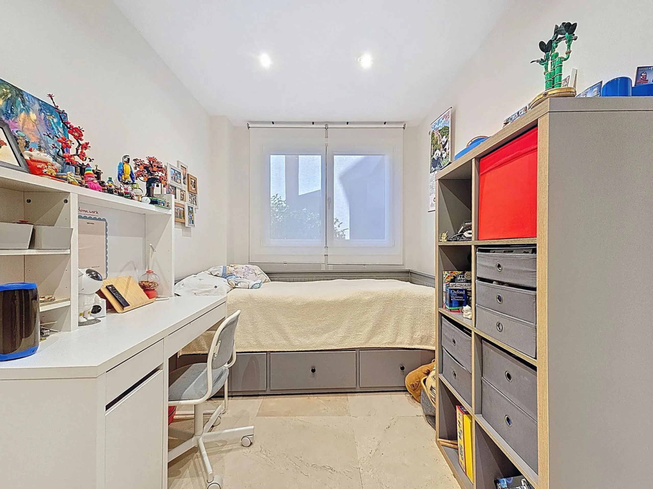Fantastic Ground-Floor Apartment with Private Garden in Luxury Beachfront Complex.