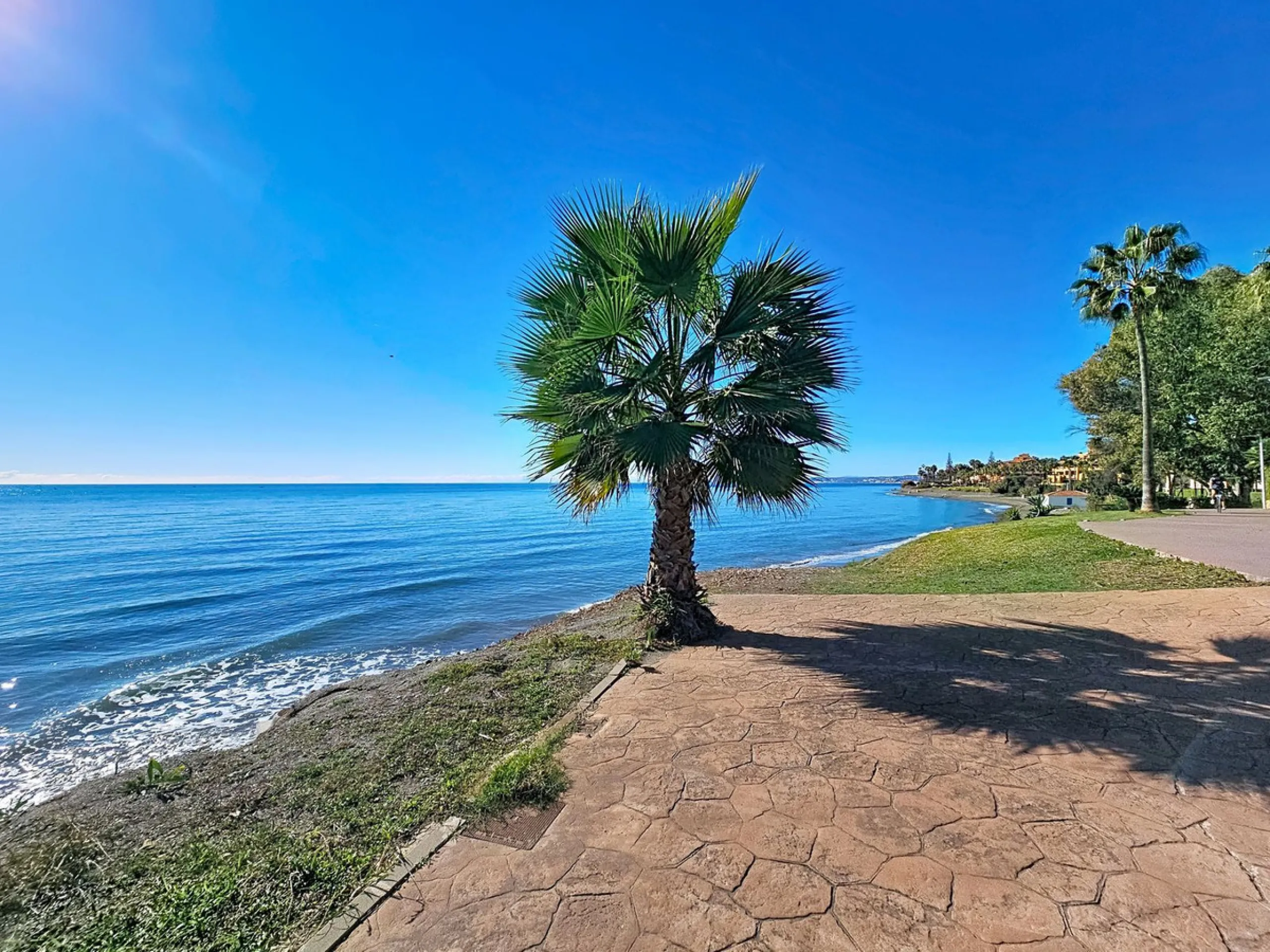 Fantastic Ground-Floor Apartment with Private Garden in Luxury Beachfront Complex.