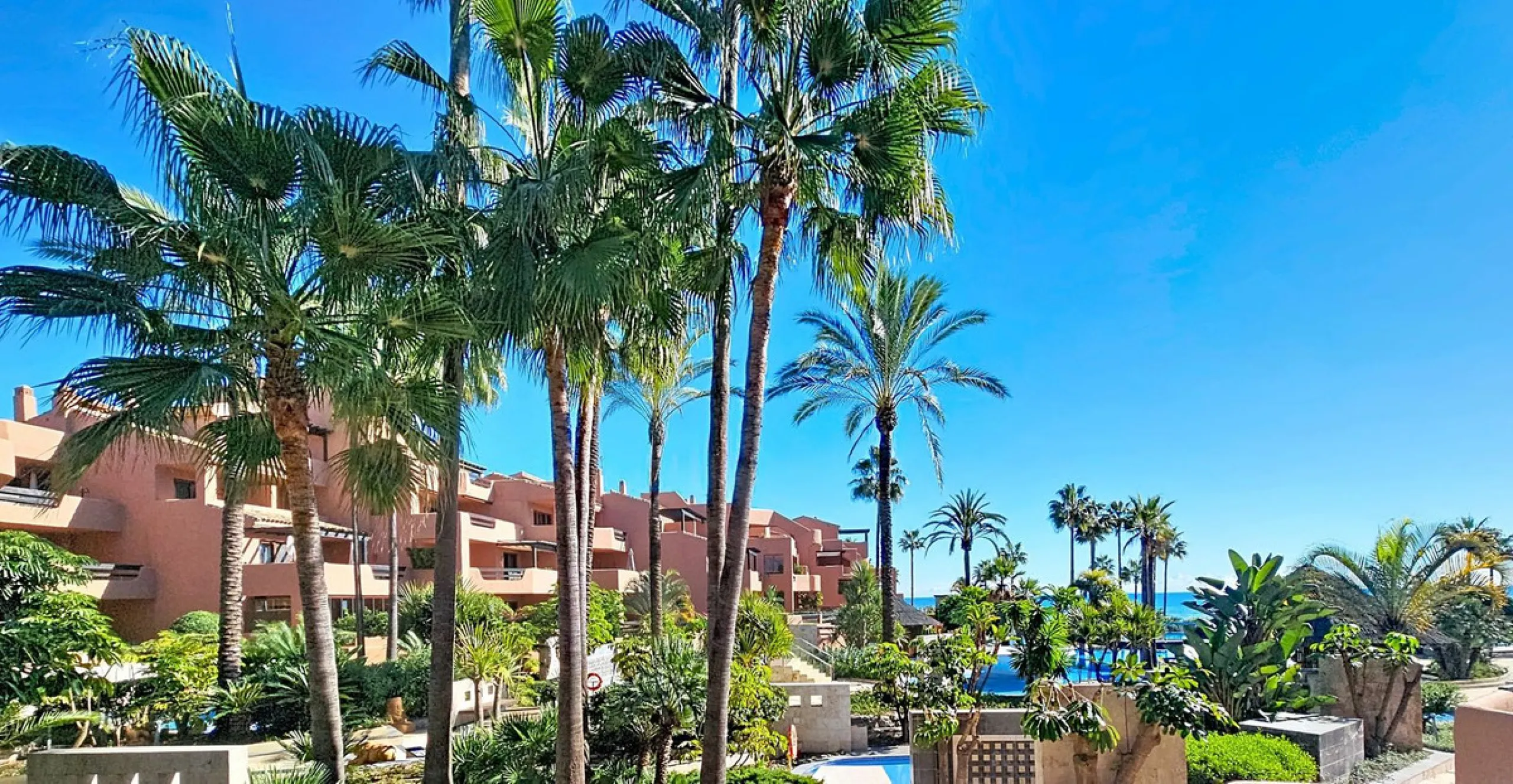 Fantastic Ground-Floor Apartment with Private Garden in Luxury Beachfront Complex.