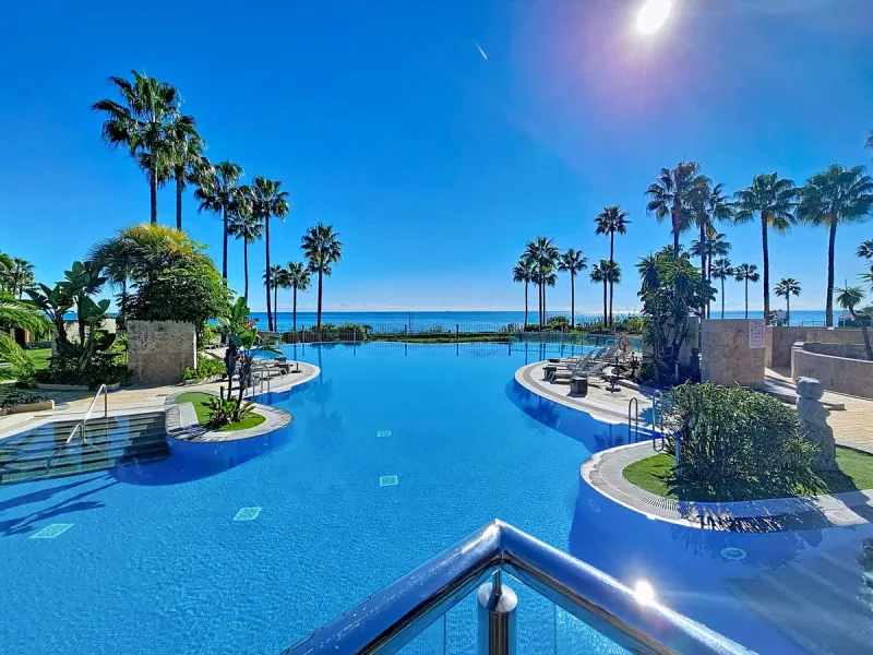 Fantastic Ground-Floor Apartment with Private Garden in Luxury Beachfront Complex.