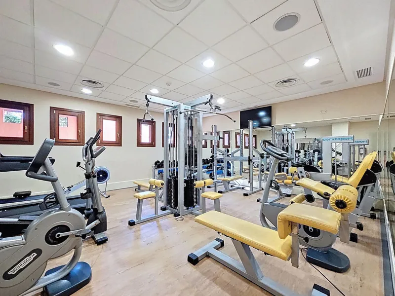 Fantastic Ground-Floor Apartment with Private Garden in Luxury Beachfront Complex.