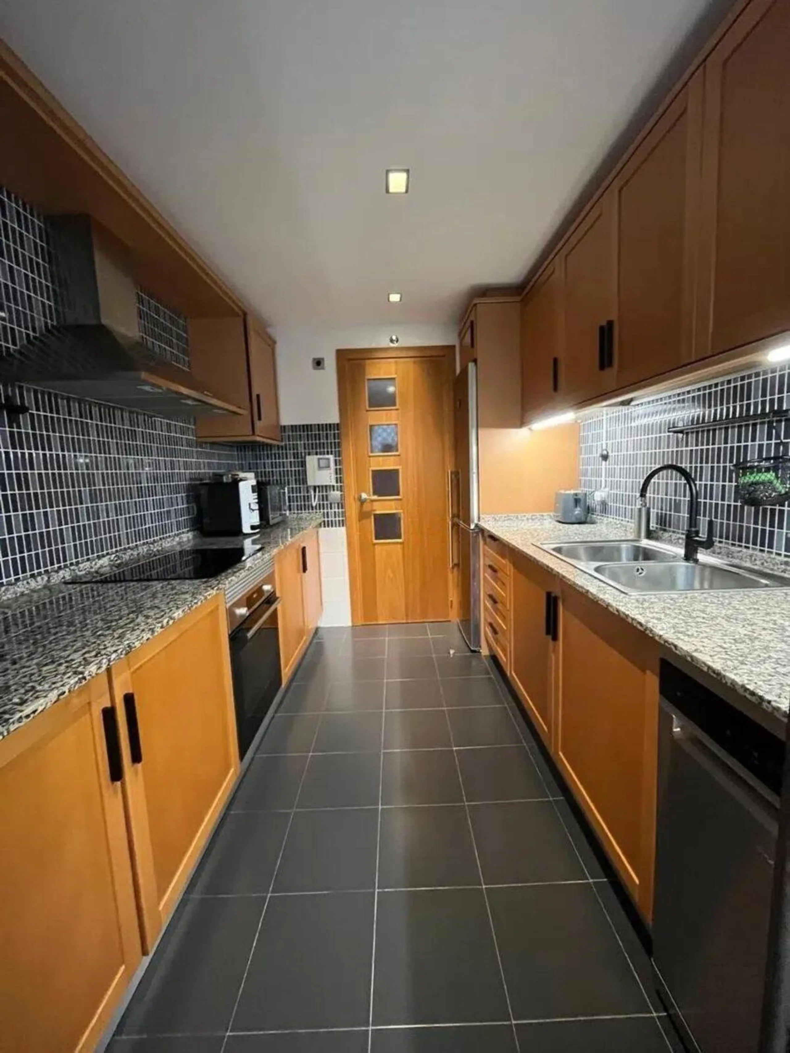 Apartment - Middle Floor Apartment в продаже в Estepona, Málaga. В доме 2 спален и 2 ванных комнат. Площадь дома 92 м²