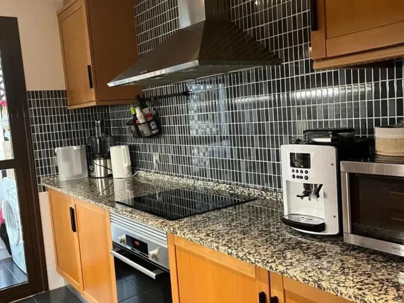 Apartment - Middle Floor Apartment в продаже в Estepona, Málaga. В доме 2 спален и 2 ванных комнат. Площадь дома 92 м²